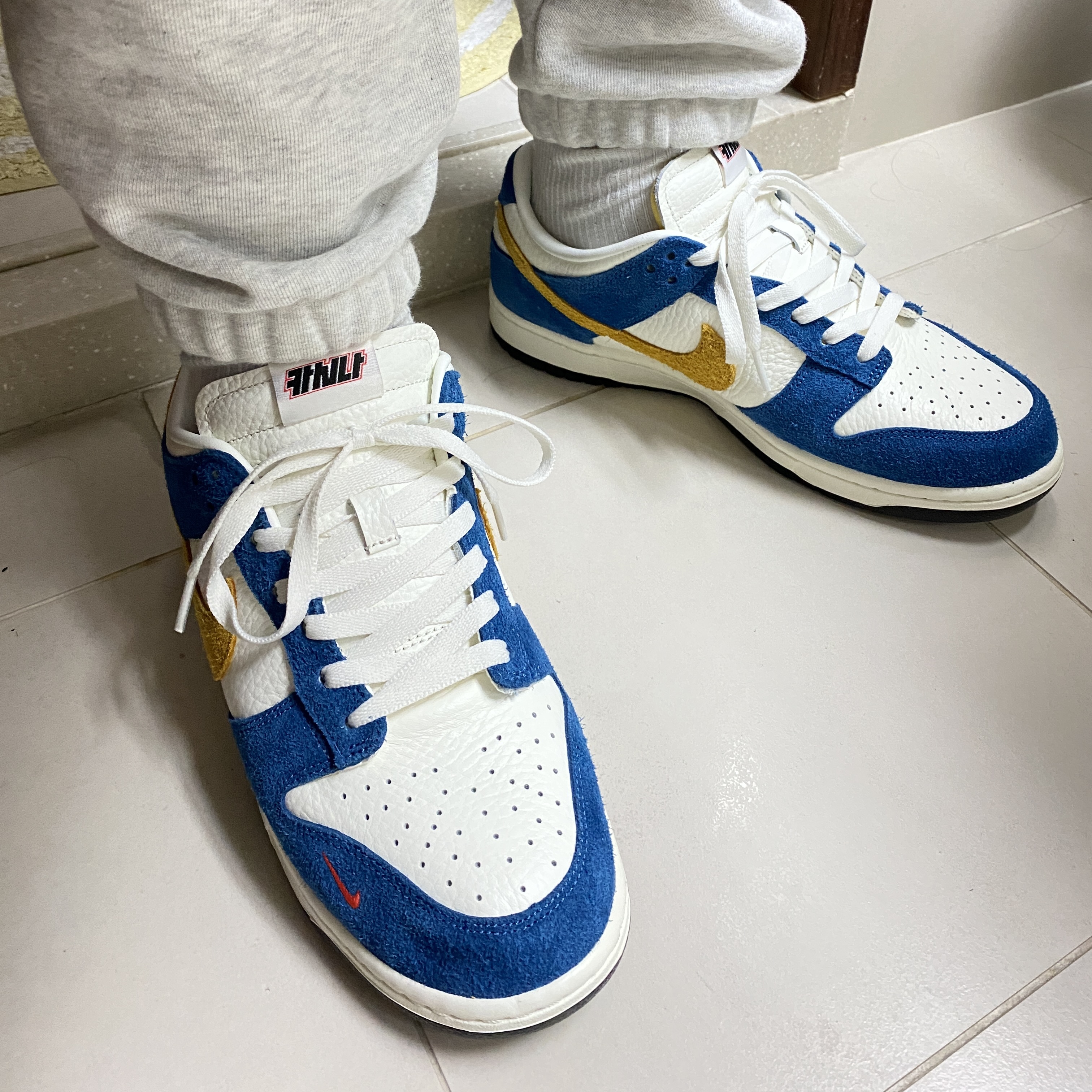 Nike x Kasina Dunk Low 80's Bus, Nike x Stussy WT T-Shirt White - US/EU 착용 스타일 - 2