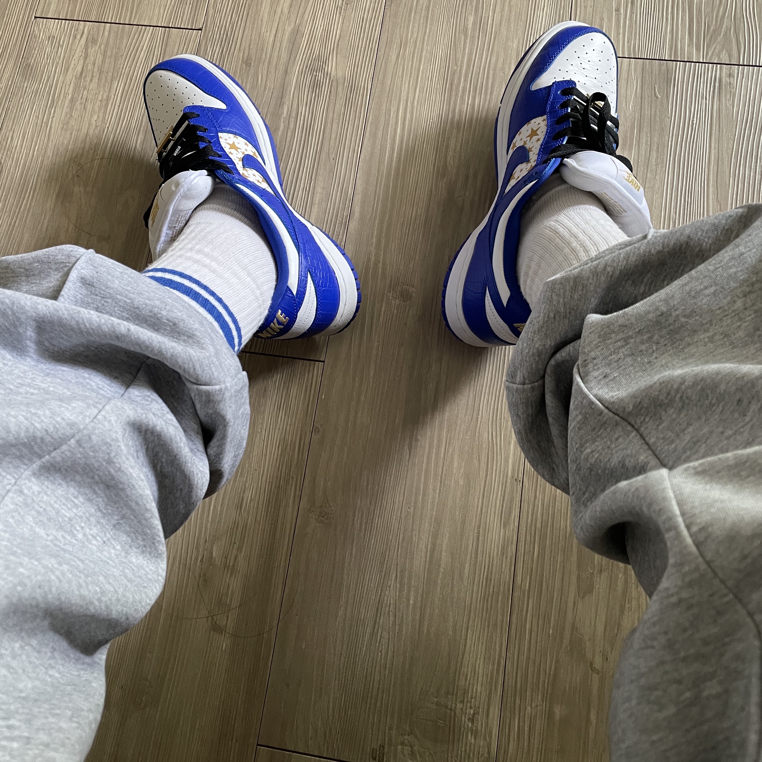 Nike x Supreme SB Dunk Low Hyper Blue 착용 스타일 - 4