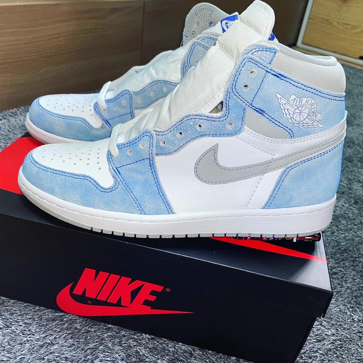 Jordan 1 Retro High OG Hyper Royal 착용 스타일