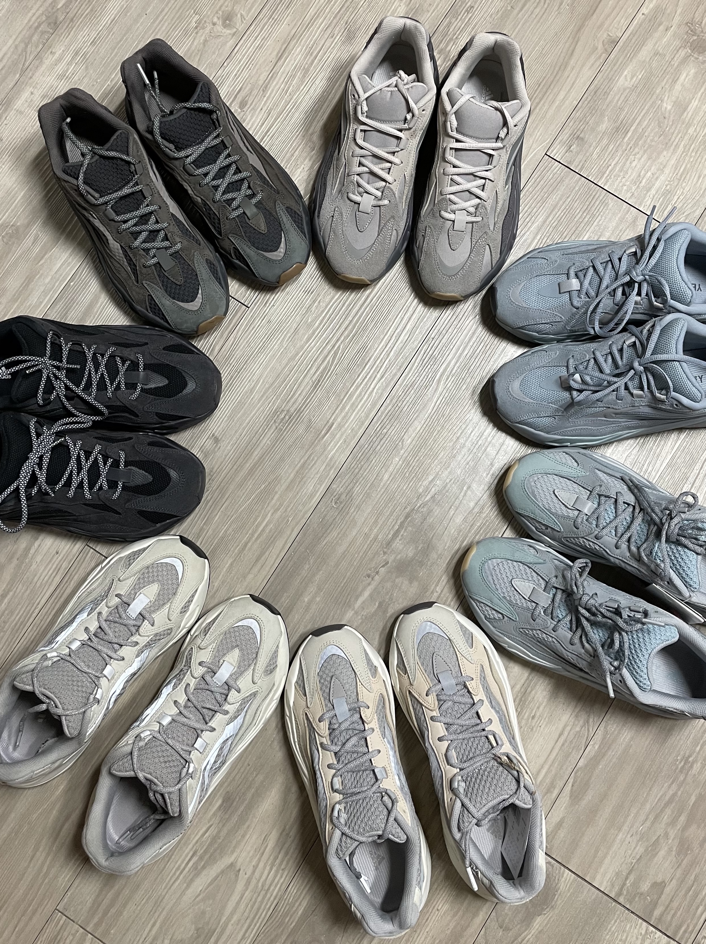 Adidas Yeezy Boost 700 V2 Cream, Adidas Yeezy Boost 700 V2 Static 2018 착용 스타일 - 3