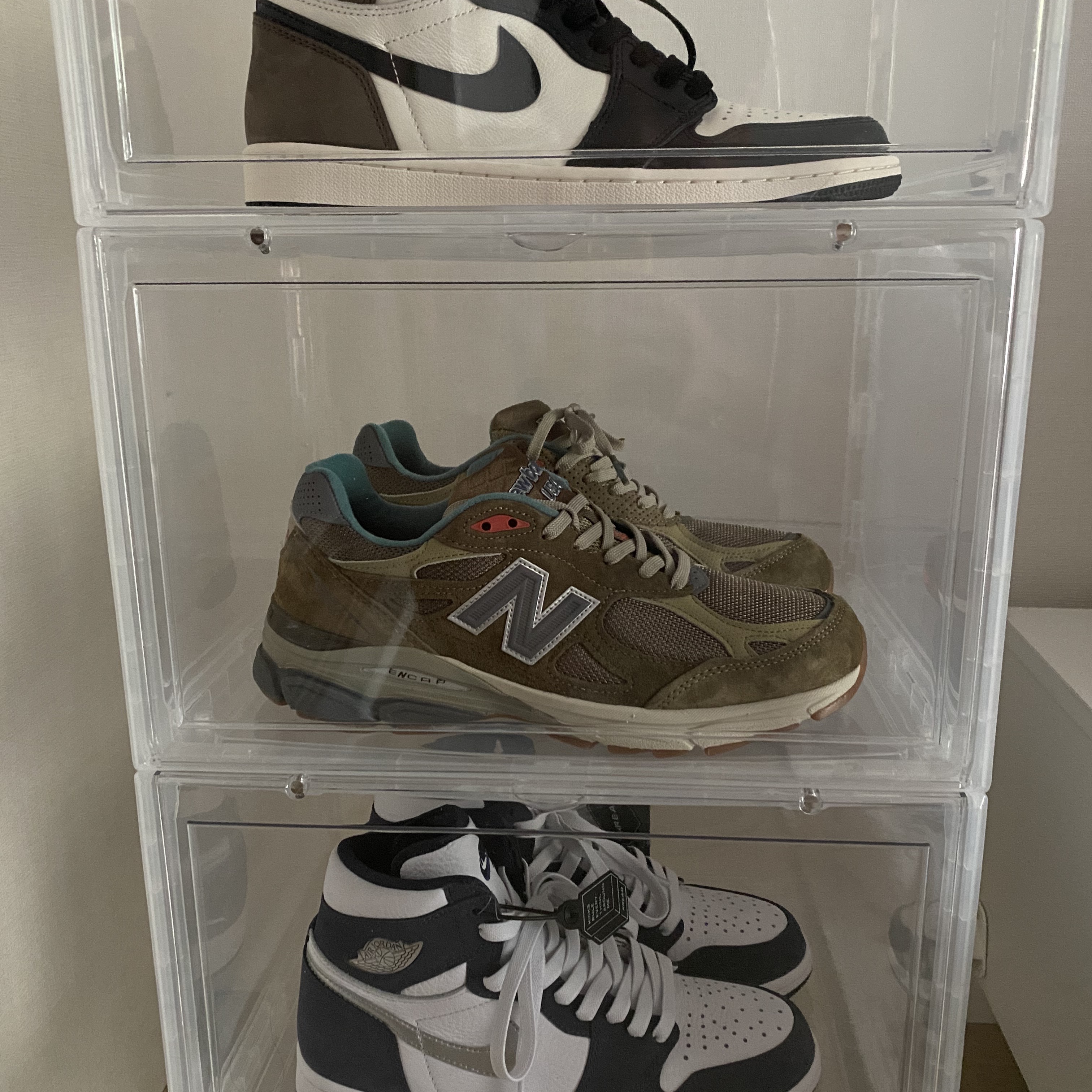 Jordan 1 Retro High OG Black Mocha, New Balance x Bodega 990v3 Anniversary 착용 스타일