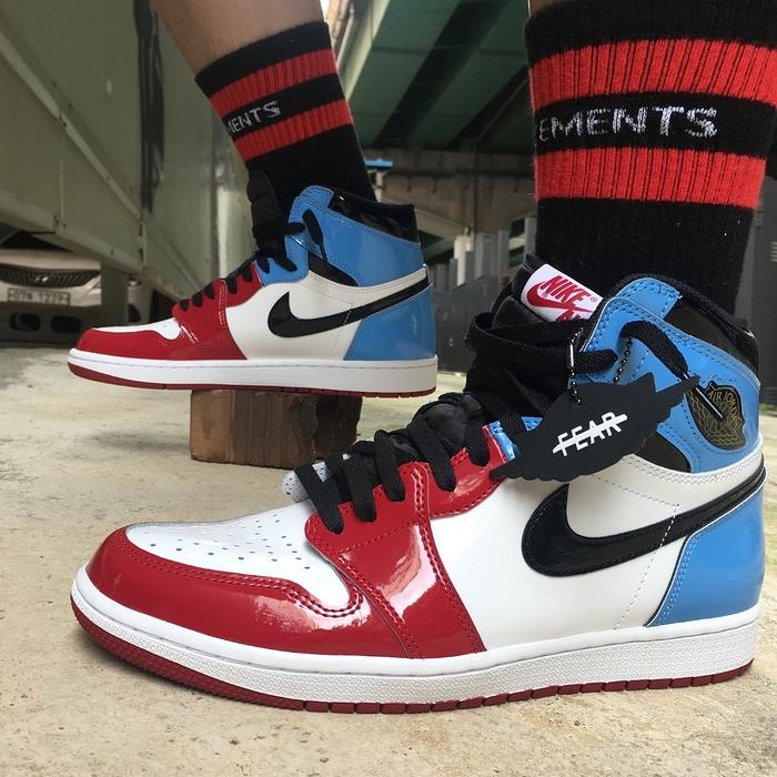 Jordan 1 Retro High Fearless UNC Chicago 착용 스타일 - 2