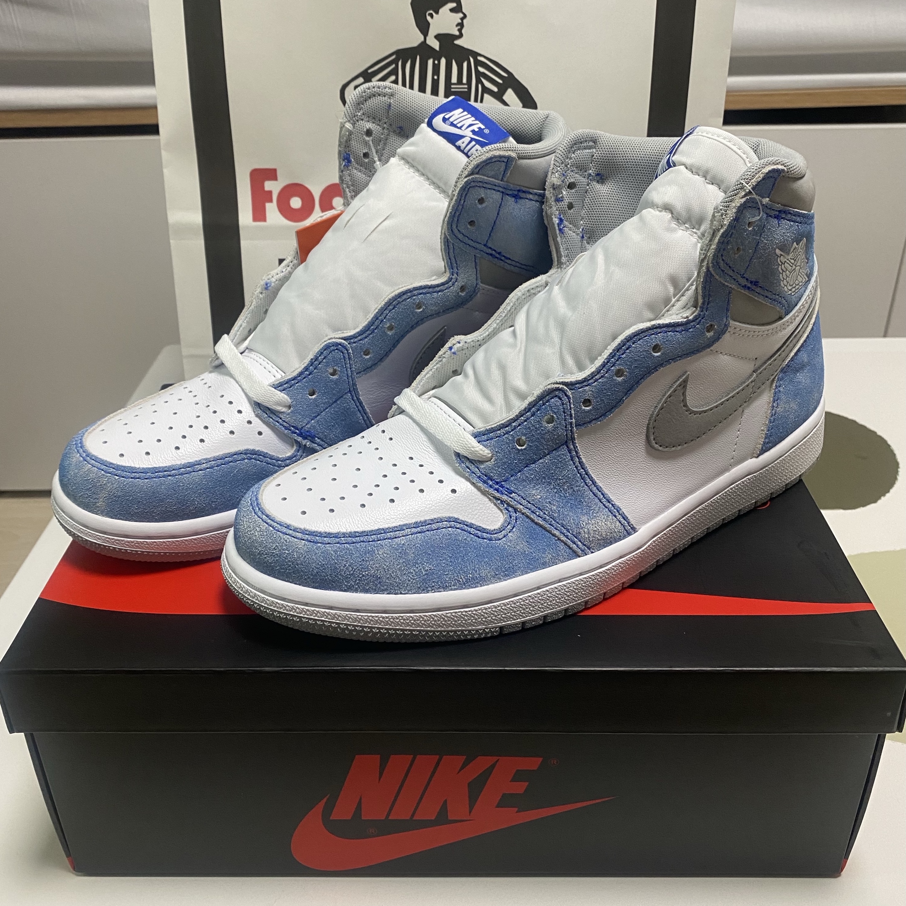 Jordan 1 Retro High OG Hyper Royal 착용 스타일