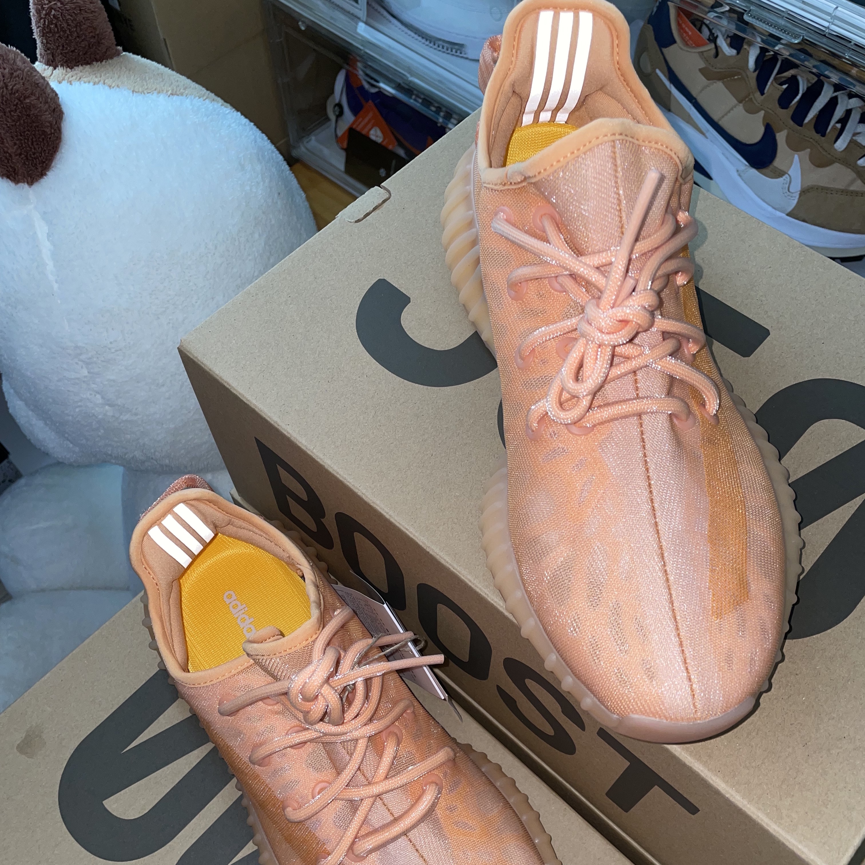 Adidas Yeezy Boost 350 V2 Mono Clay 착용 스타일 - 5