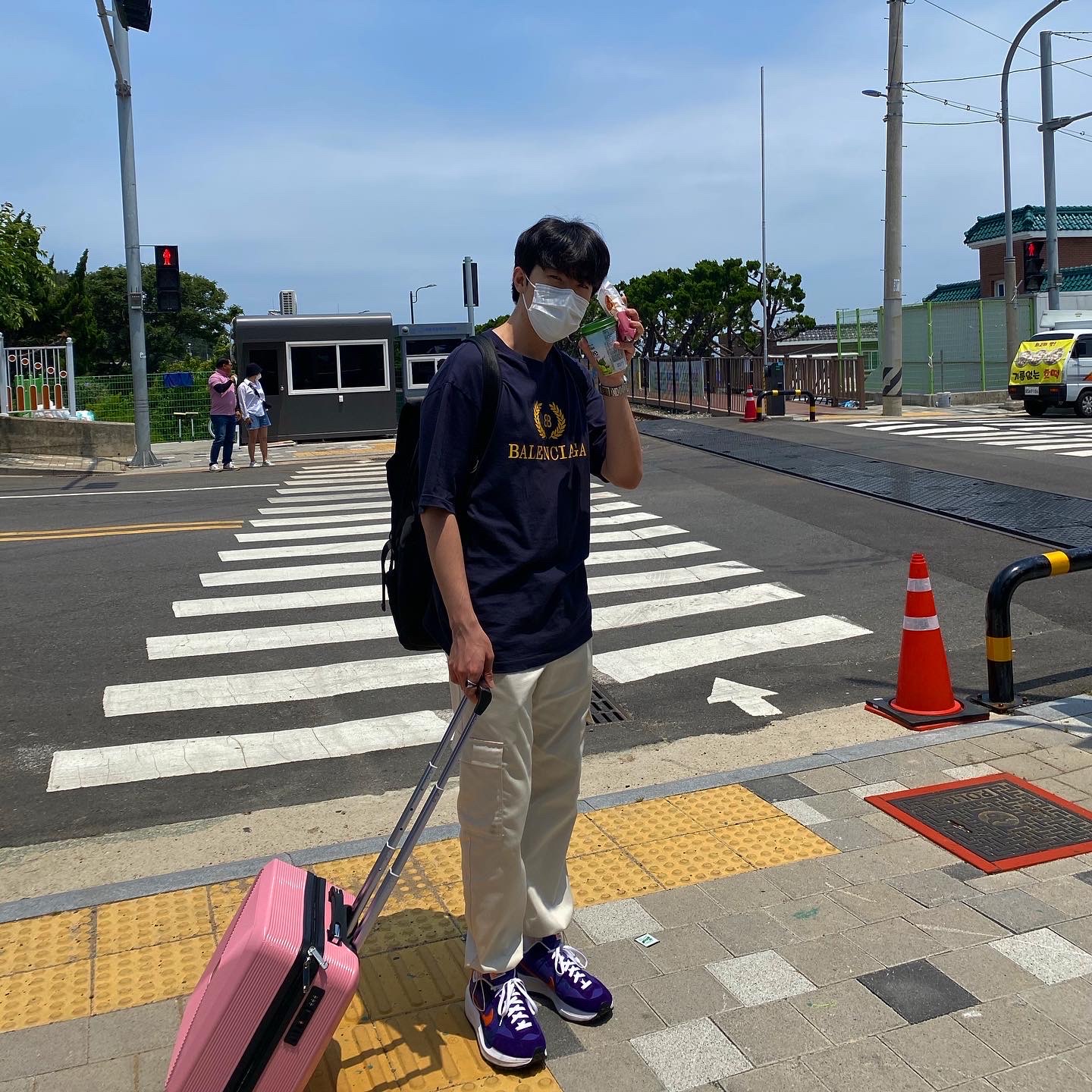 Nike x Sacai VaporWaffle Dark Iris 착용 스타일