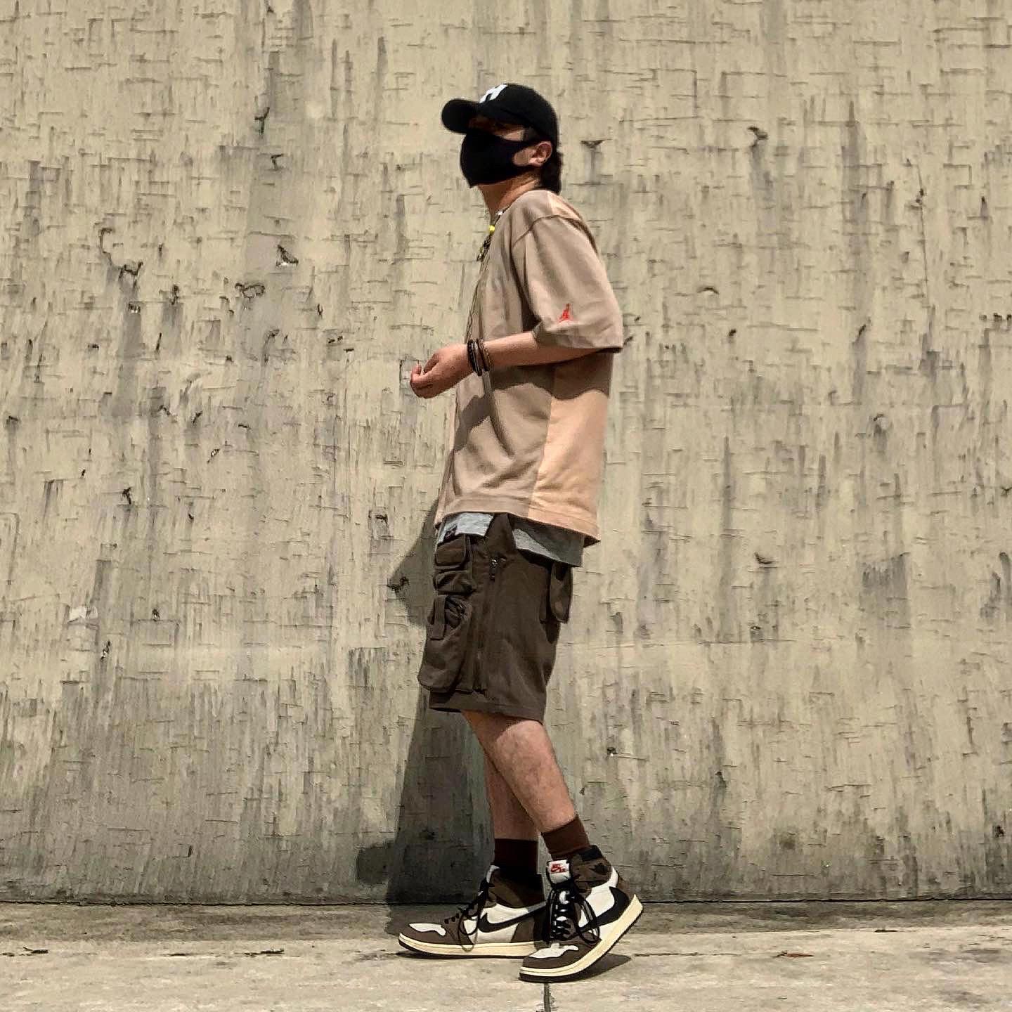 Jordan 1 x Travis Scott Retro High OG SP Mocha, Jordan x Travis Scott S/S Top - Asia 착용 스타일 - 3