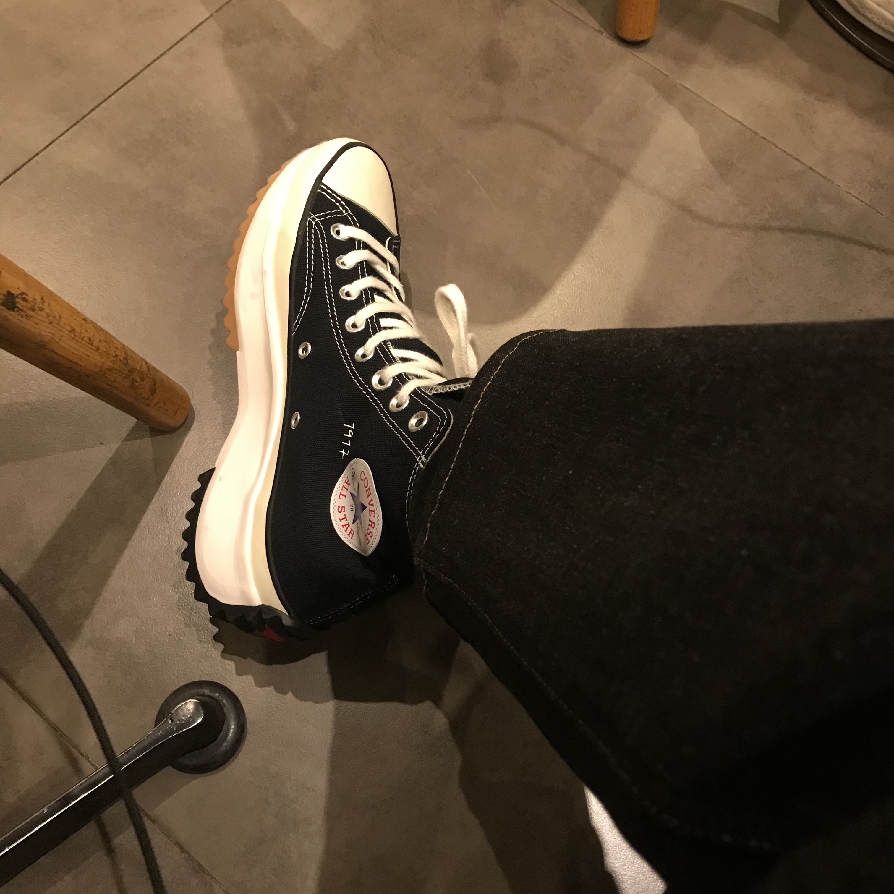 Converse x JW Anderson Run Star Hike Hi Black 착용 스타일 - 2