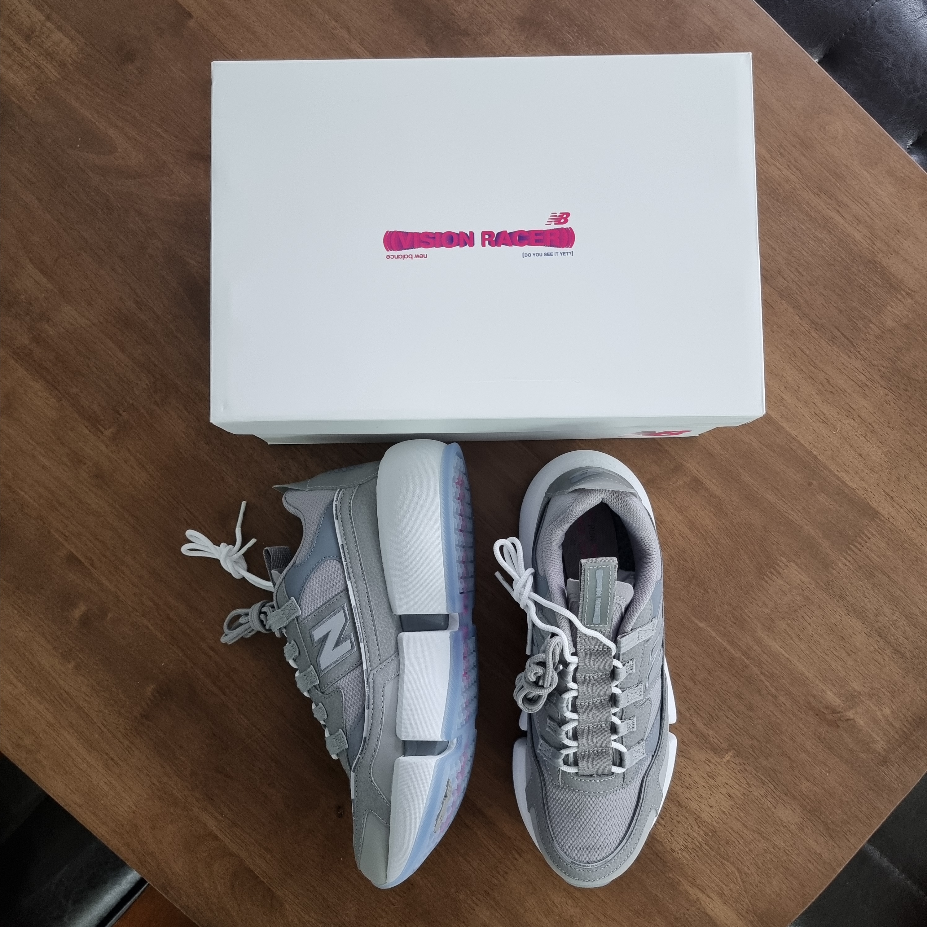 New Balance x Jaden Smith Vision Racer Grey 착용 스타일 - 2