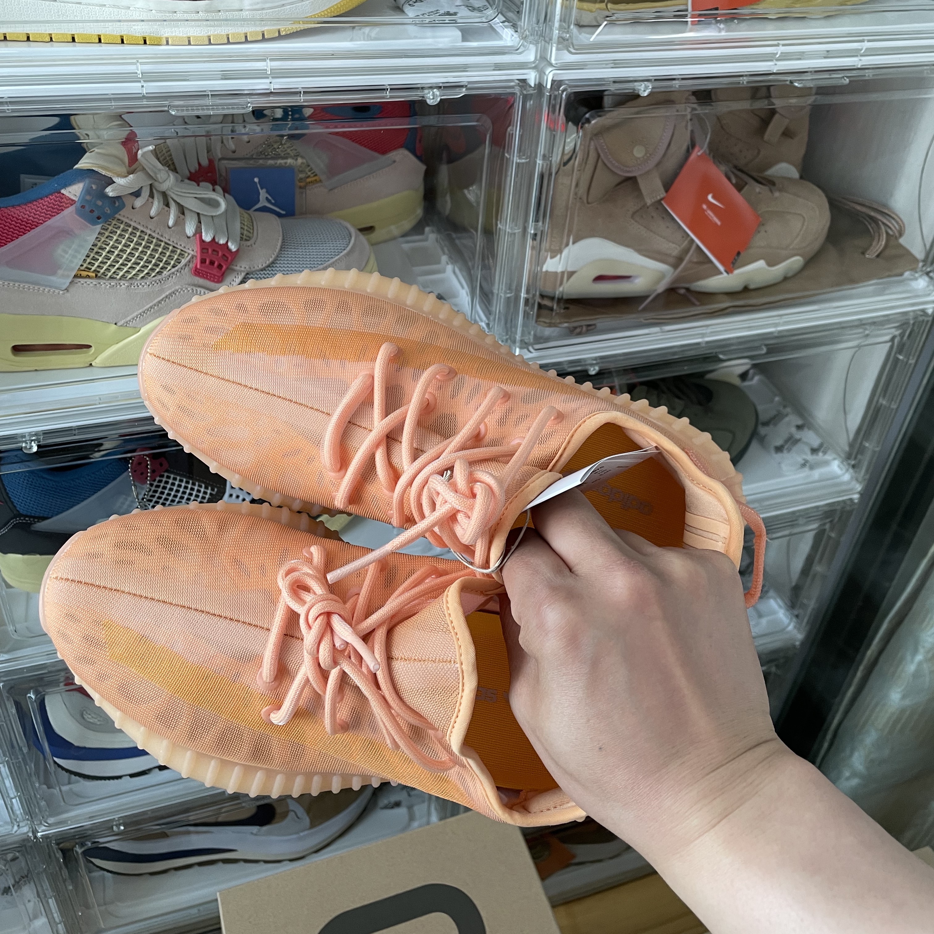 Adidas Yeezy Boost 350 V2 Mono Clay 착용 스타일 - 2