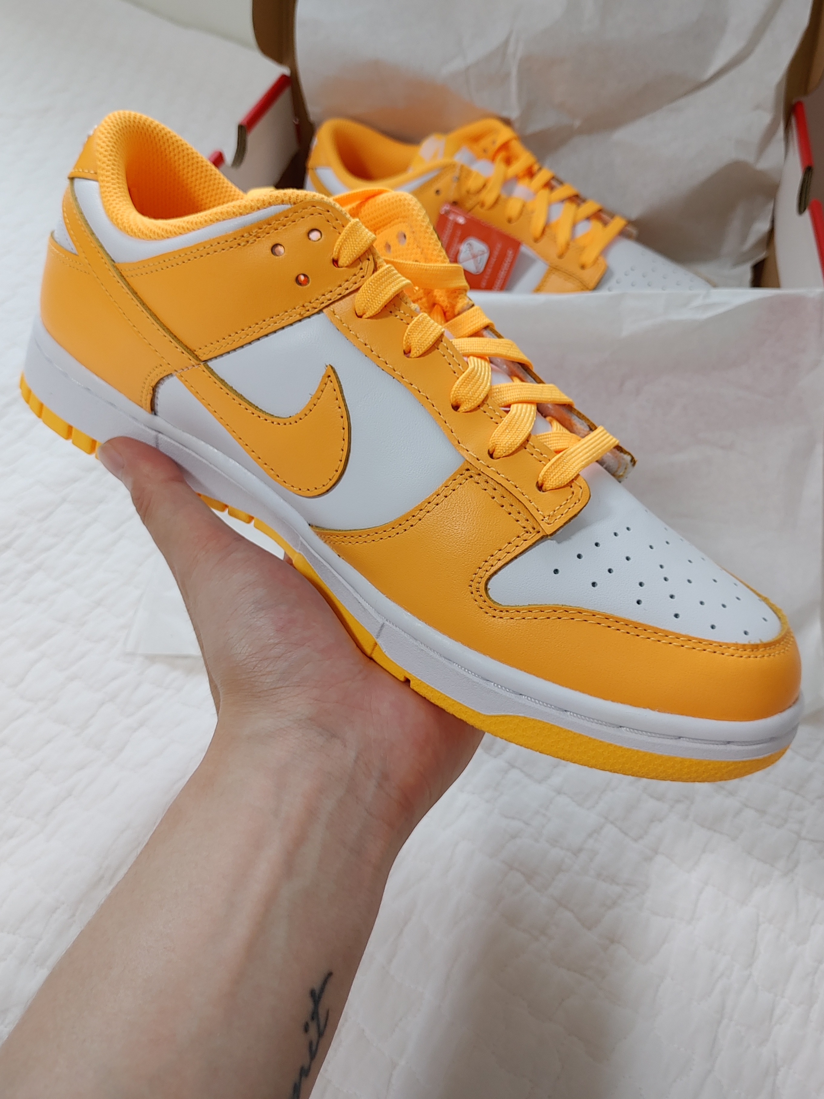 (W) Nike Dunk Low Laser Orange 착용 스타일 - 1