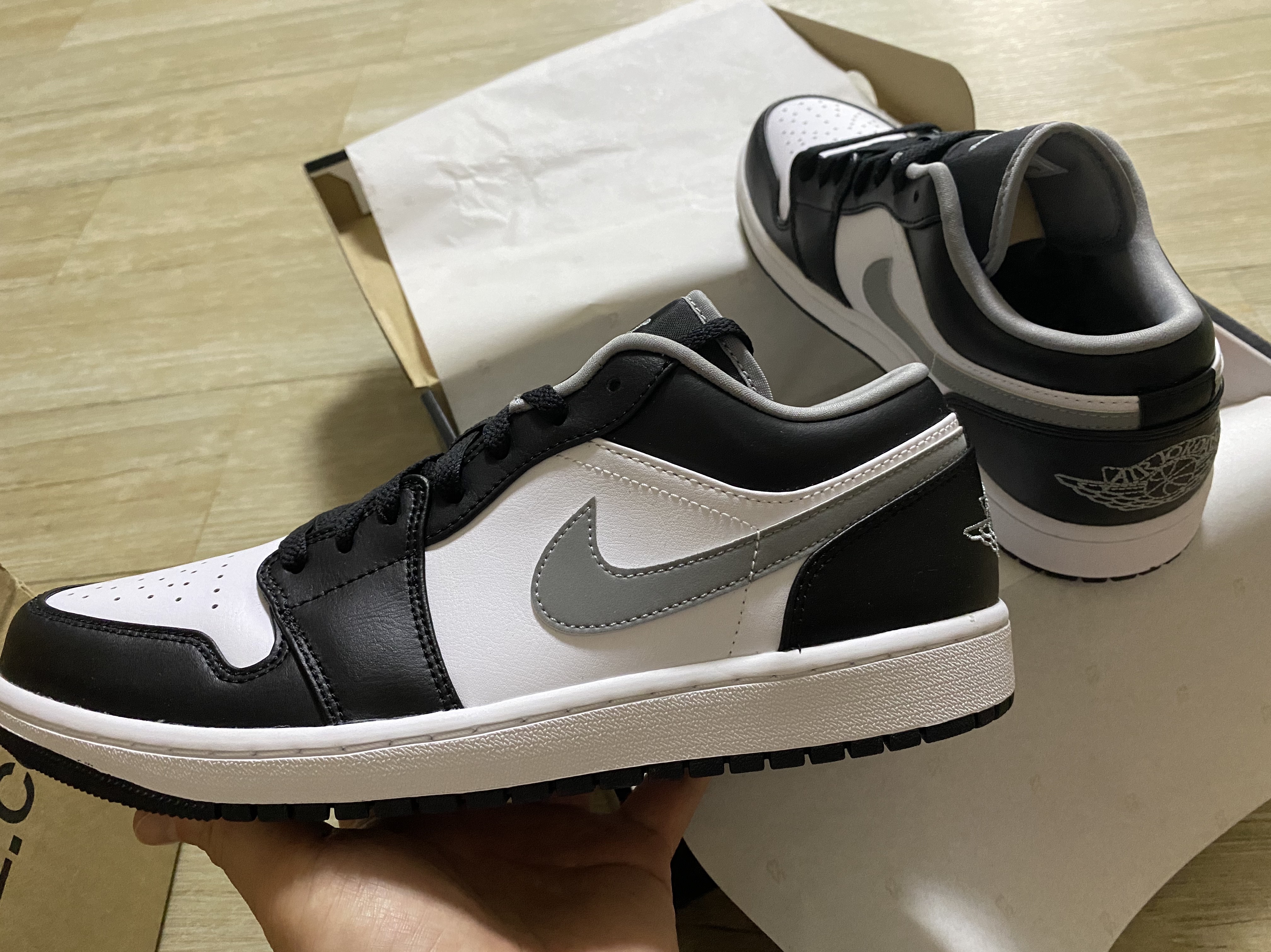 Jordan 1 Low Black Particle Grey 착용 스타일