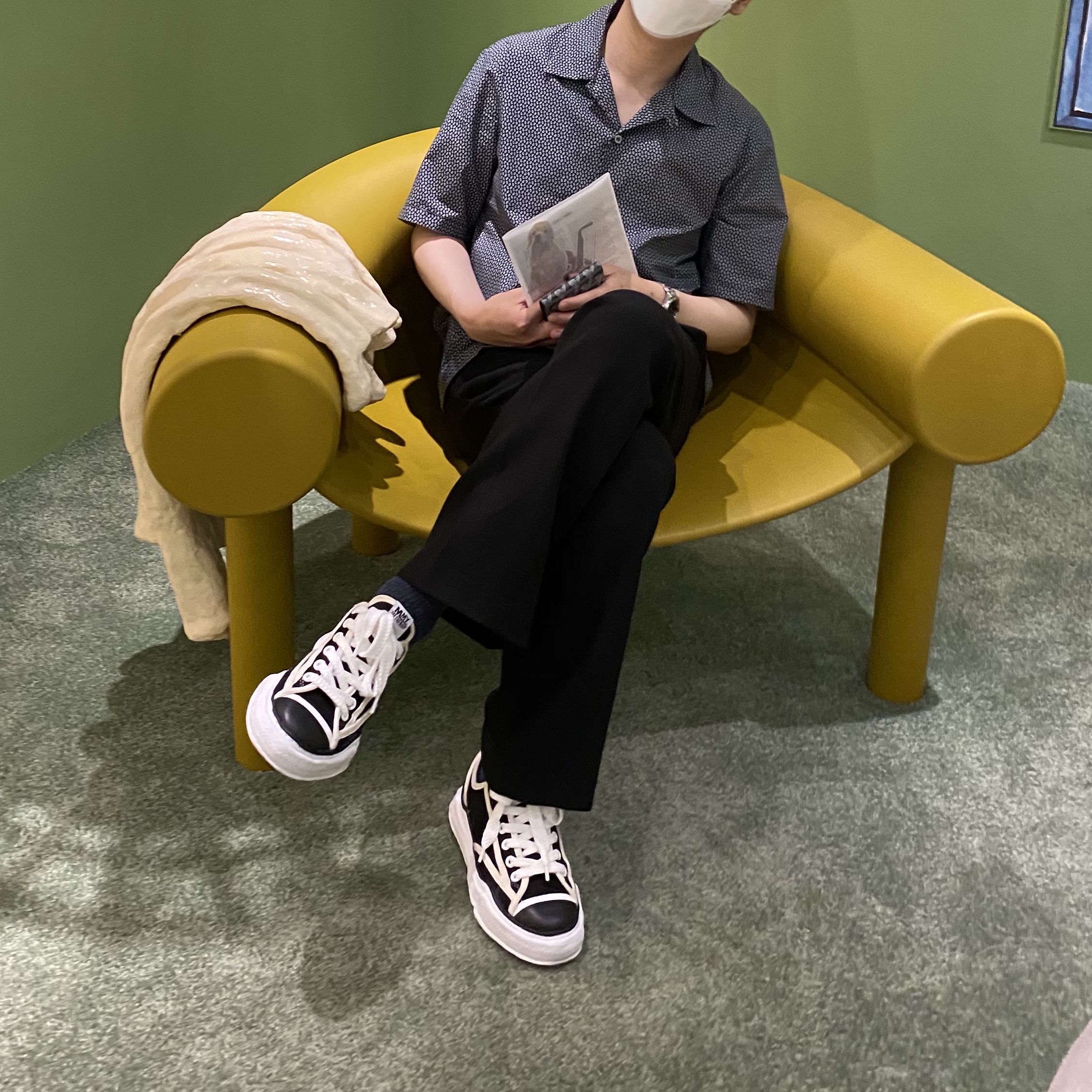 Maison Mihara Yasuhiro Peterson OG Sole Trick Detail Low Cut Sneakers Black 착용 스타일