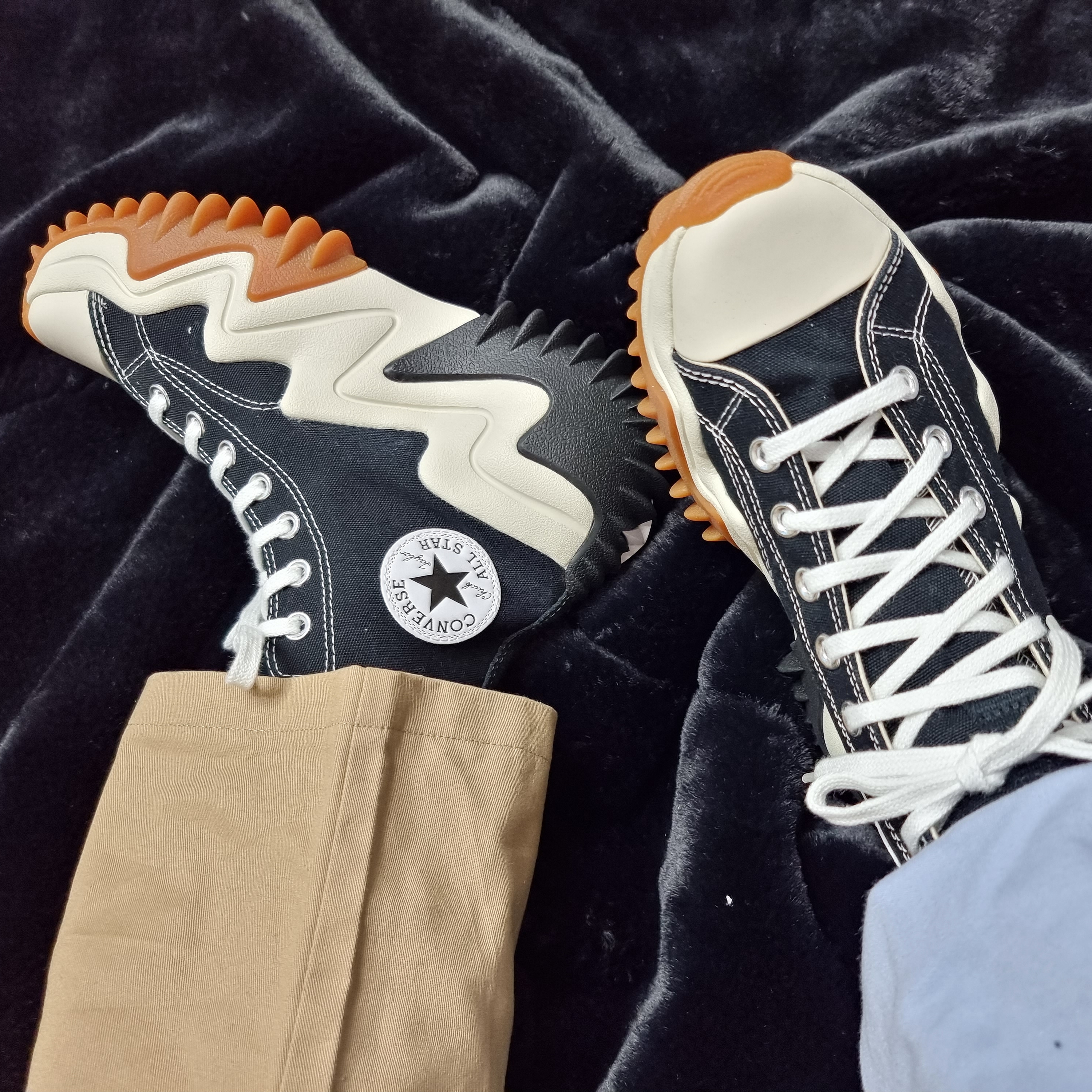 Converse Run Star Motion High Black, Converse Run Star Motion High White 착용 스타일 - 4