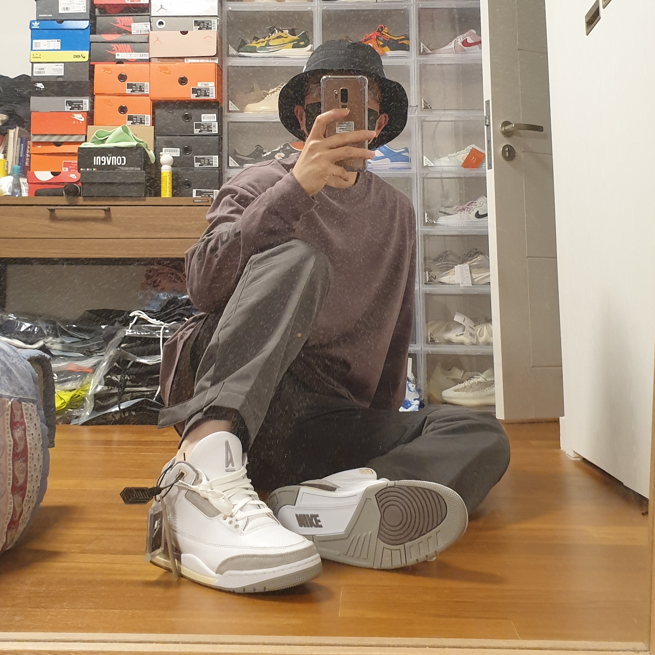 Nike x Stussy Bucket Hat Black, Jordan x A Ma Maniere Woven Cargo Pants Midnight Fog - Asia 착용 스타일 - 3