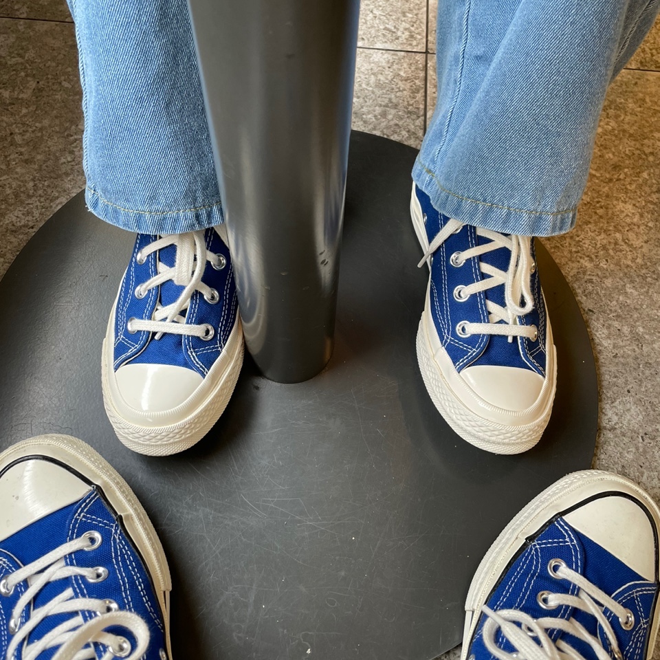 Converse x Play Comme des Garcons Chuck 70 Ox Blue Quartz, Converse Chuck 70 Ox Vintage Canvas Rush Blue 착용 스타일 - 2