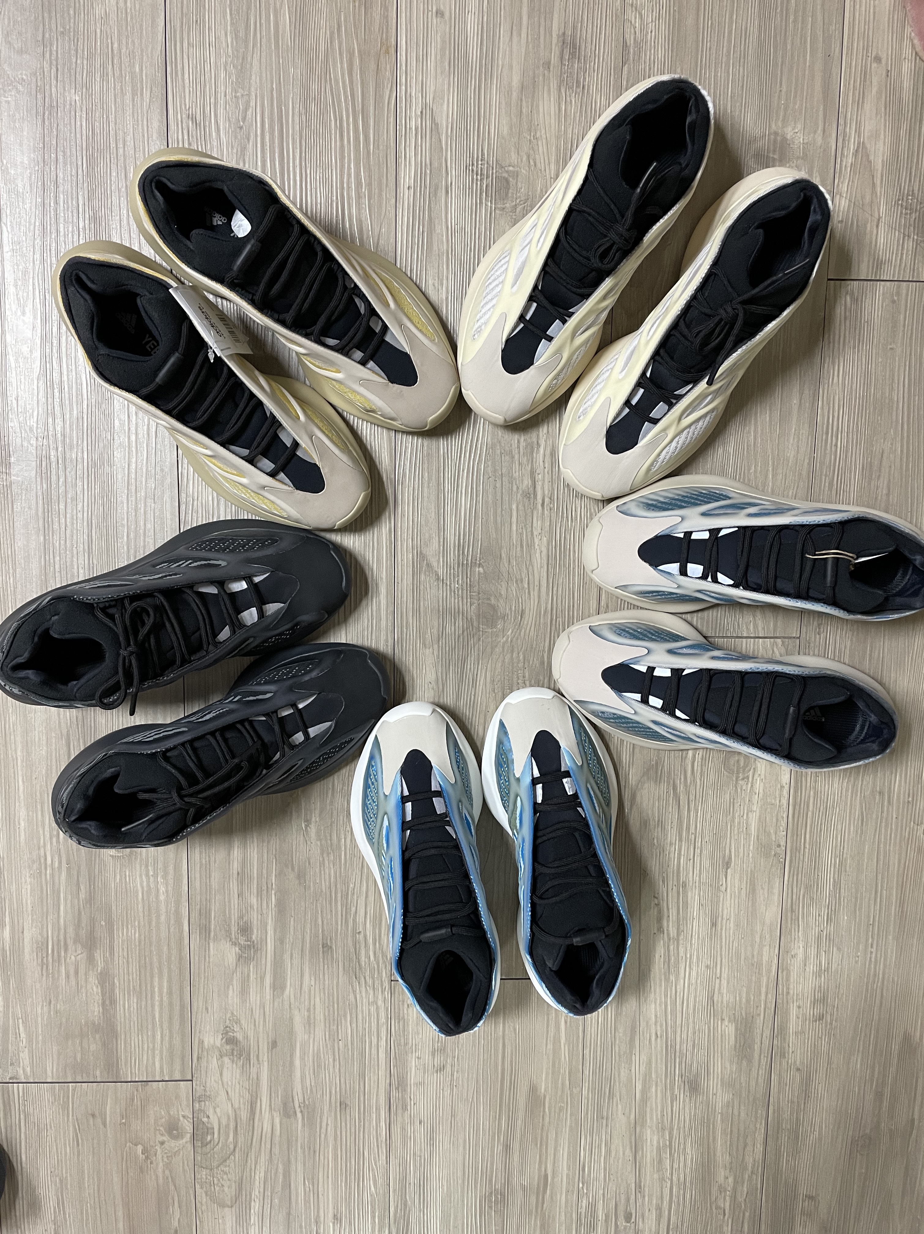 Adidas Yeezy Boost 700 V2 Cream, Adidas Yeezy Boost 700 V2 Static 2018 착용 스타일 - 4
