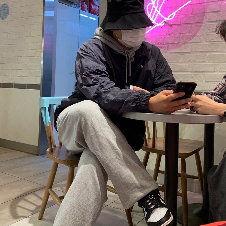 Nike x Stussy Windrunner Jacket Off Noir, Nike Dunk Low Retro Black 착용 스타일