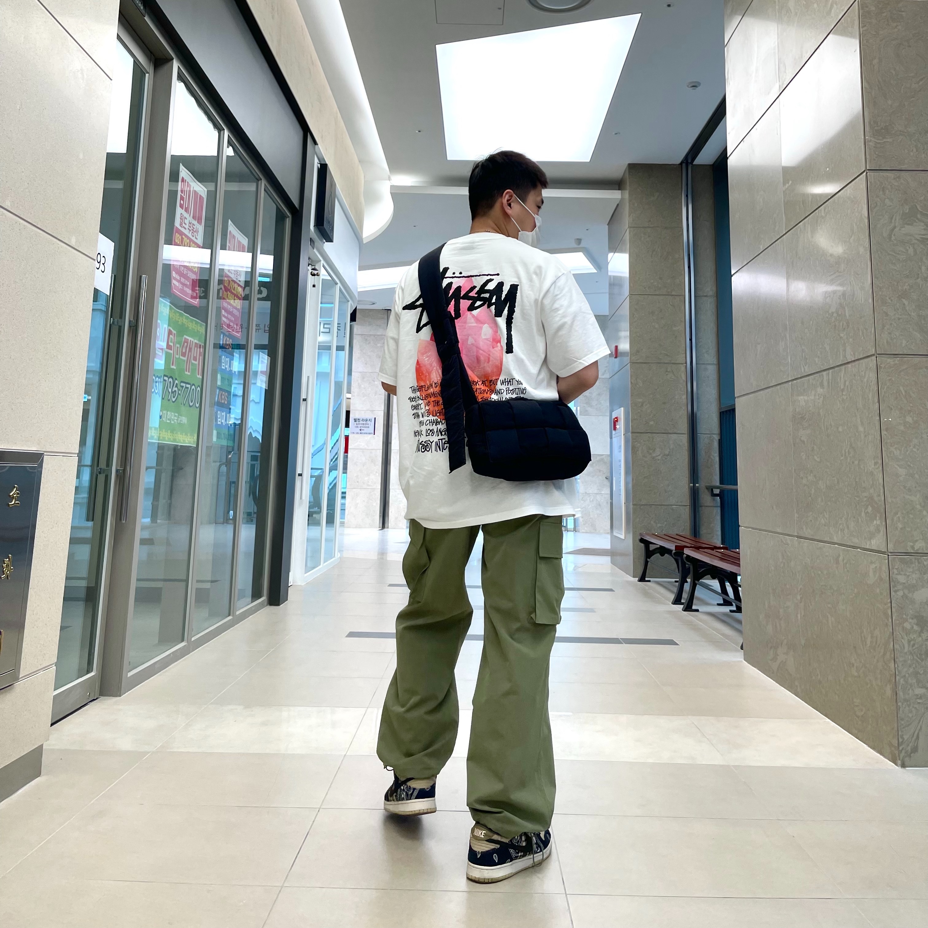 Stussy Reflection T-Shirt White, Nike x Travis Scott SB Dunk Low 착용 스타일