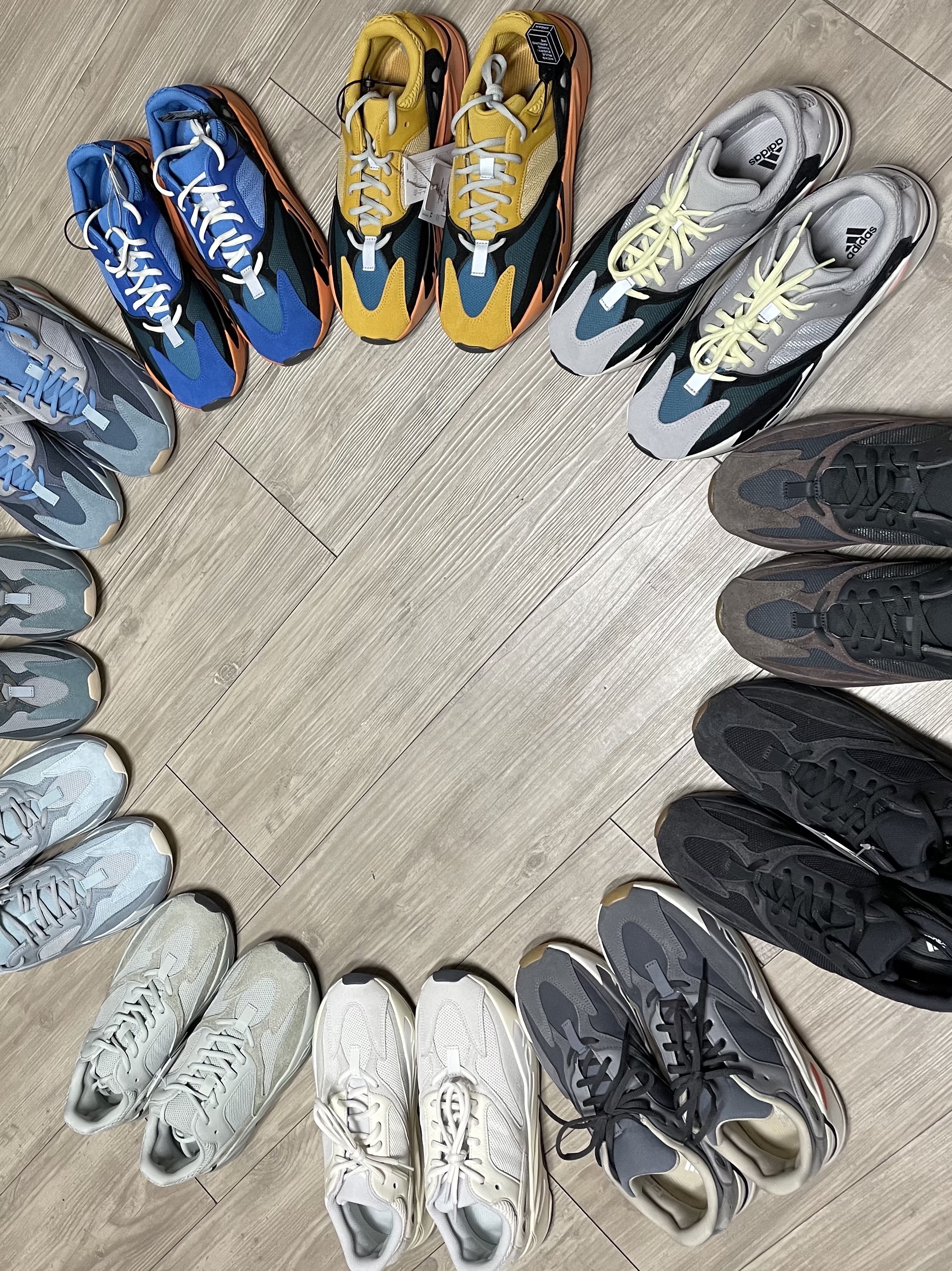 Adidas Yeezy Boost 700 V2 Cream, Adidas Yeezy Boost 700 V2 Static 2018 착용 스타일 - 2