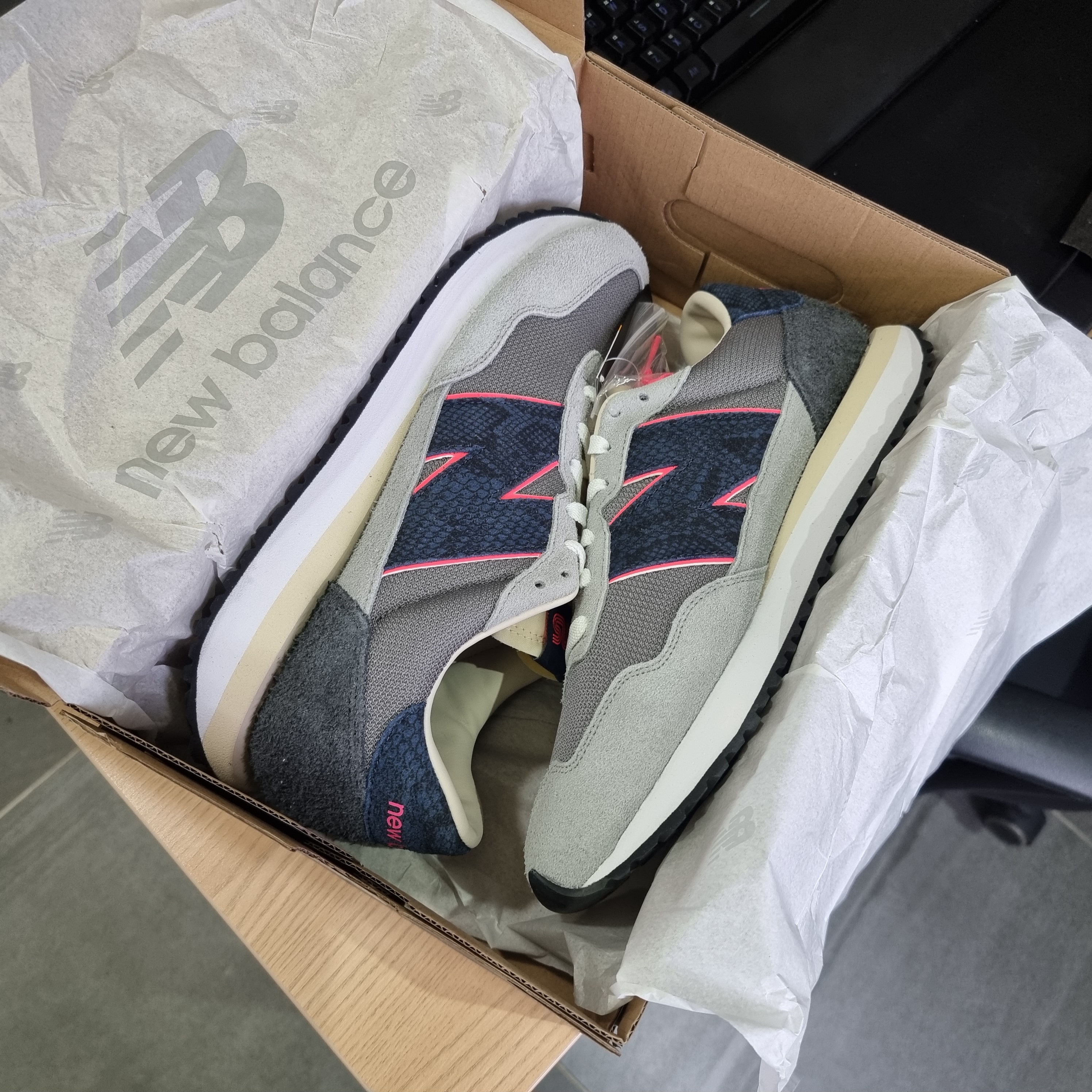 New Balance x SNS 237 Blue Racer 착용 스타일 - 1