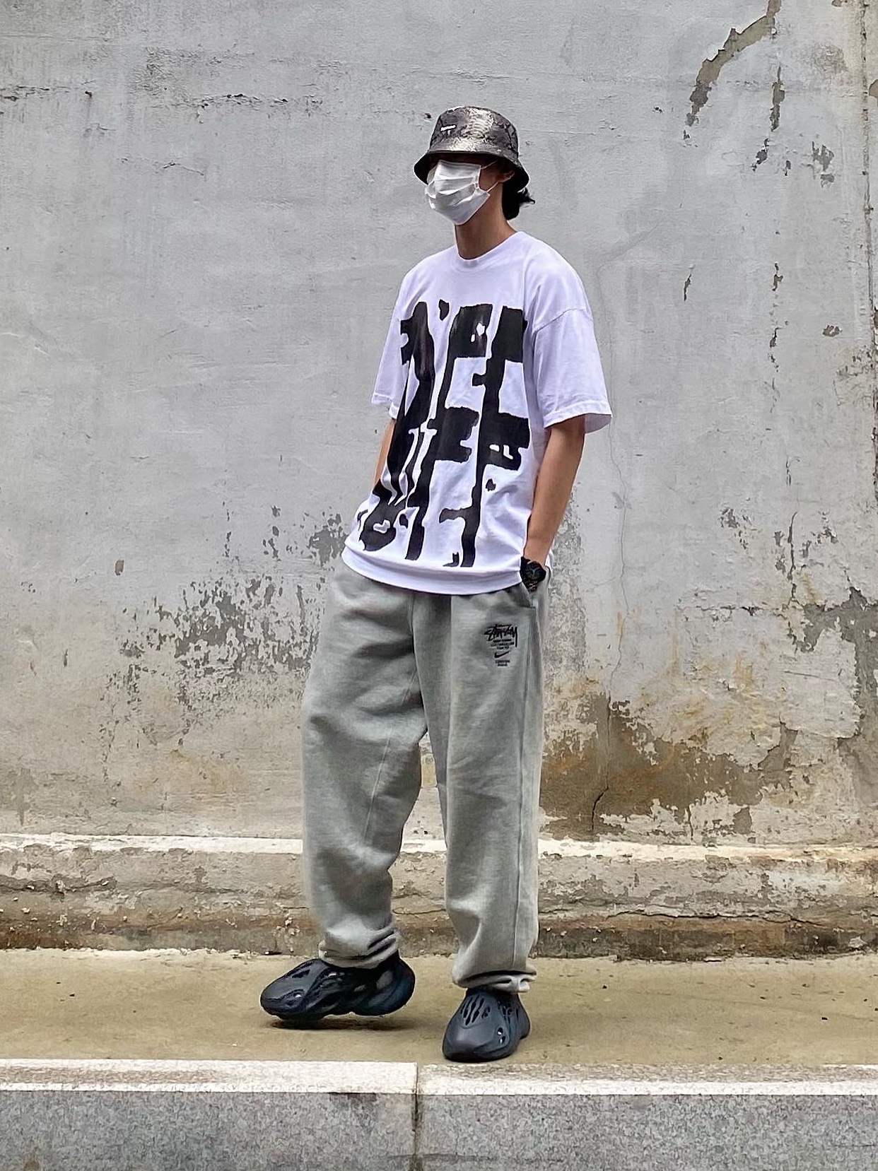Adidas Yeezy Foam RNNR Mineral Blue, Nike x Stussy NRG ZR Fleece Pants Heather Grey - US/EU 착용 스타일