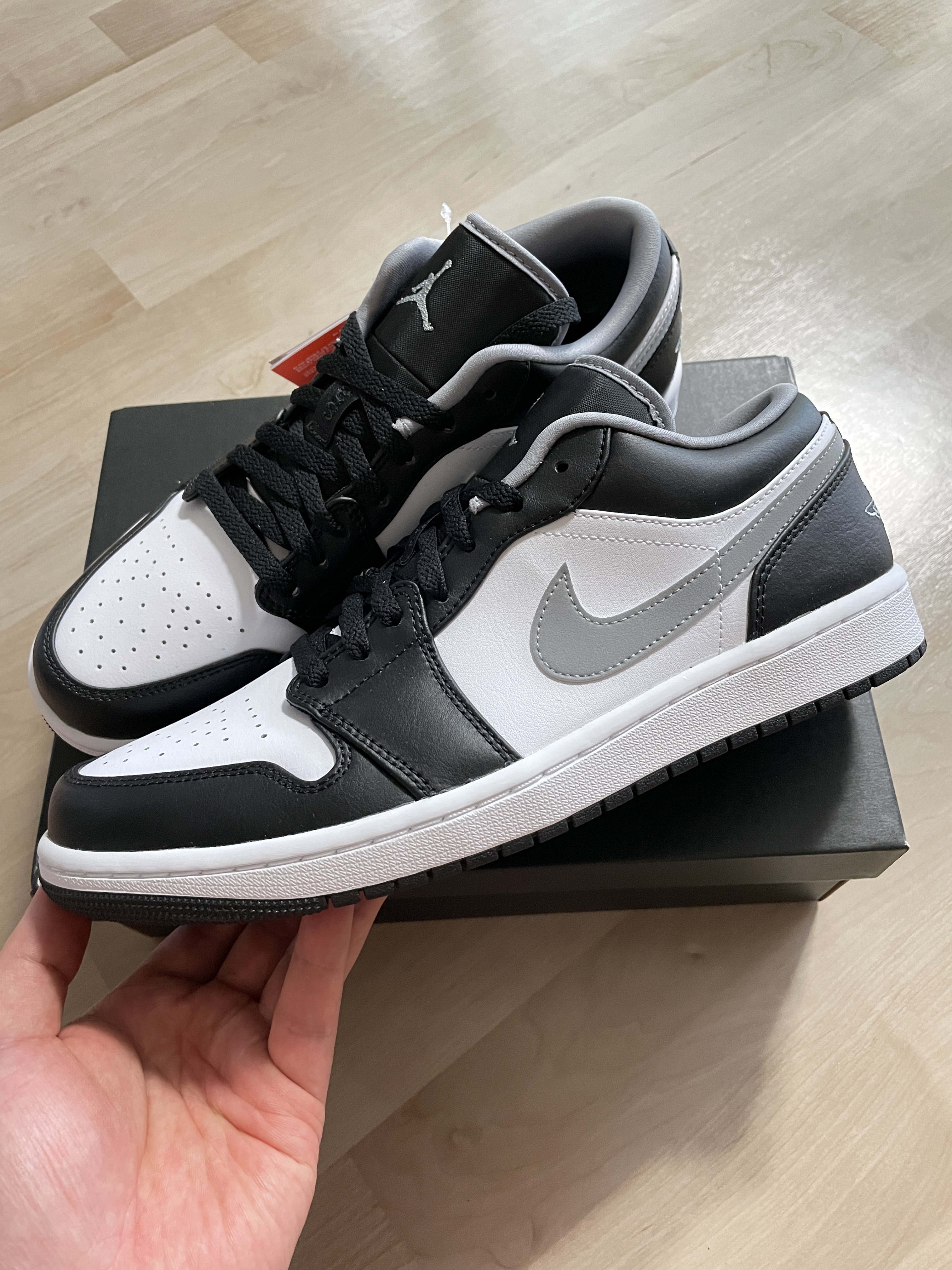 Jordan 1 Low Black Particle Grey 착용 스타일 - 1