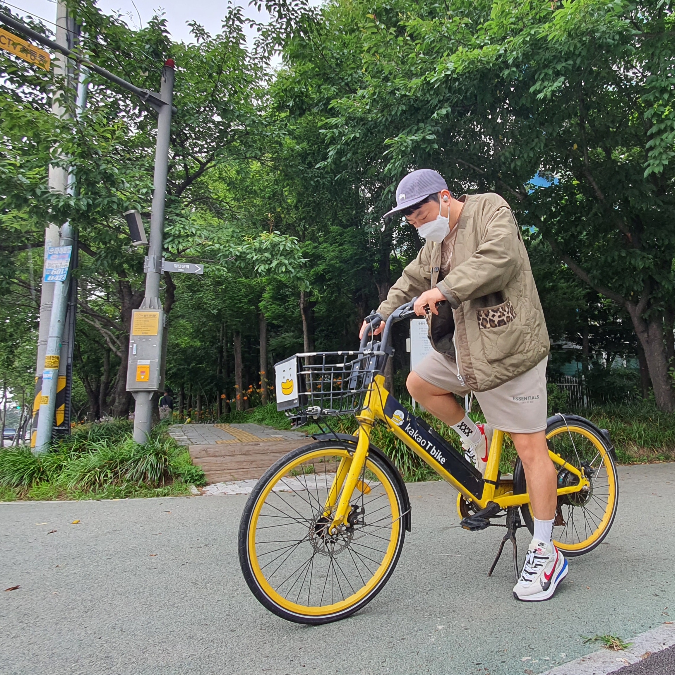 Nike x Sacai VaporWaffle Royal Fuchsia, Essentials Sweatshorts Taupe - 21SS 착용 스타일