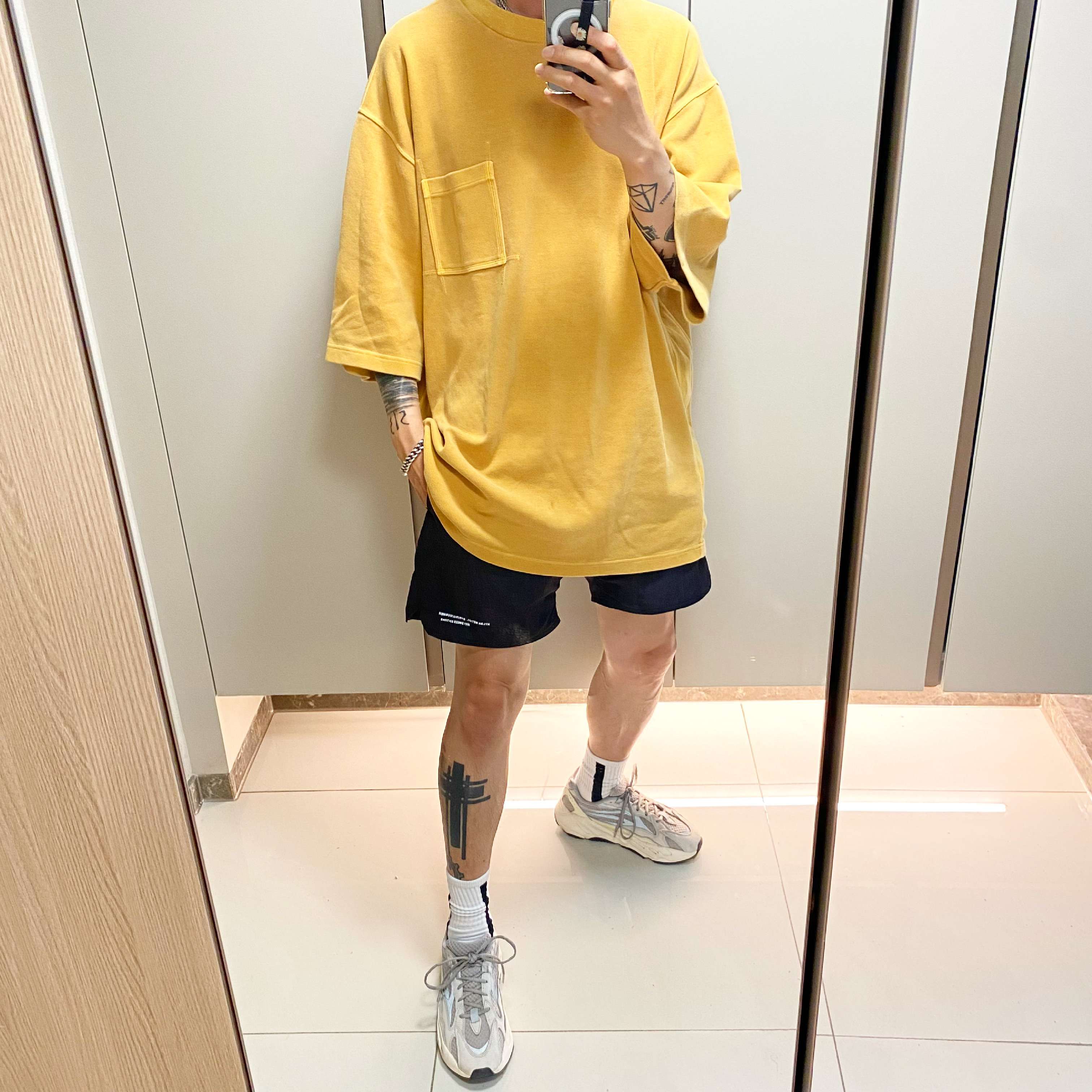 Adidas Yeezy Boost 700 V2 Static 2018 착용 스타일
