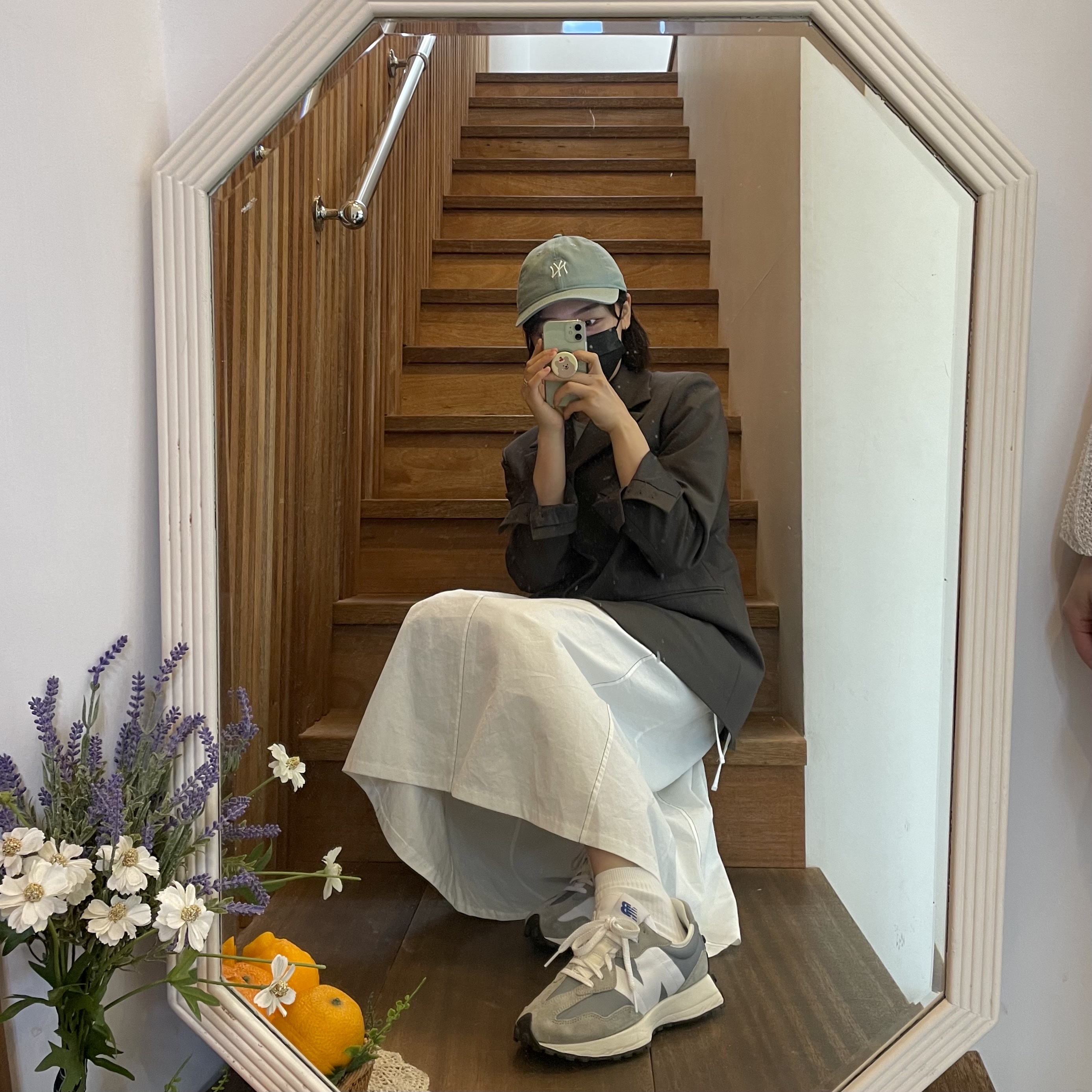 New Balance 327 Grey 착용 스타일 - 3