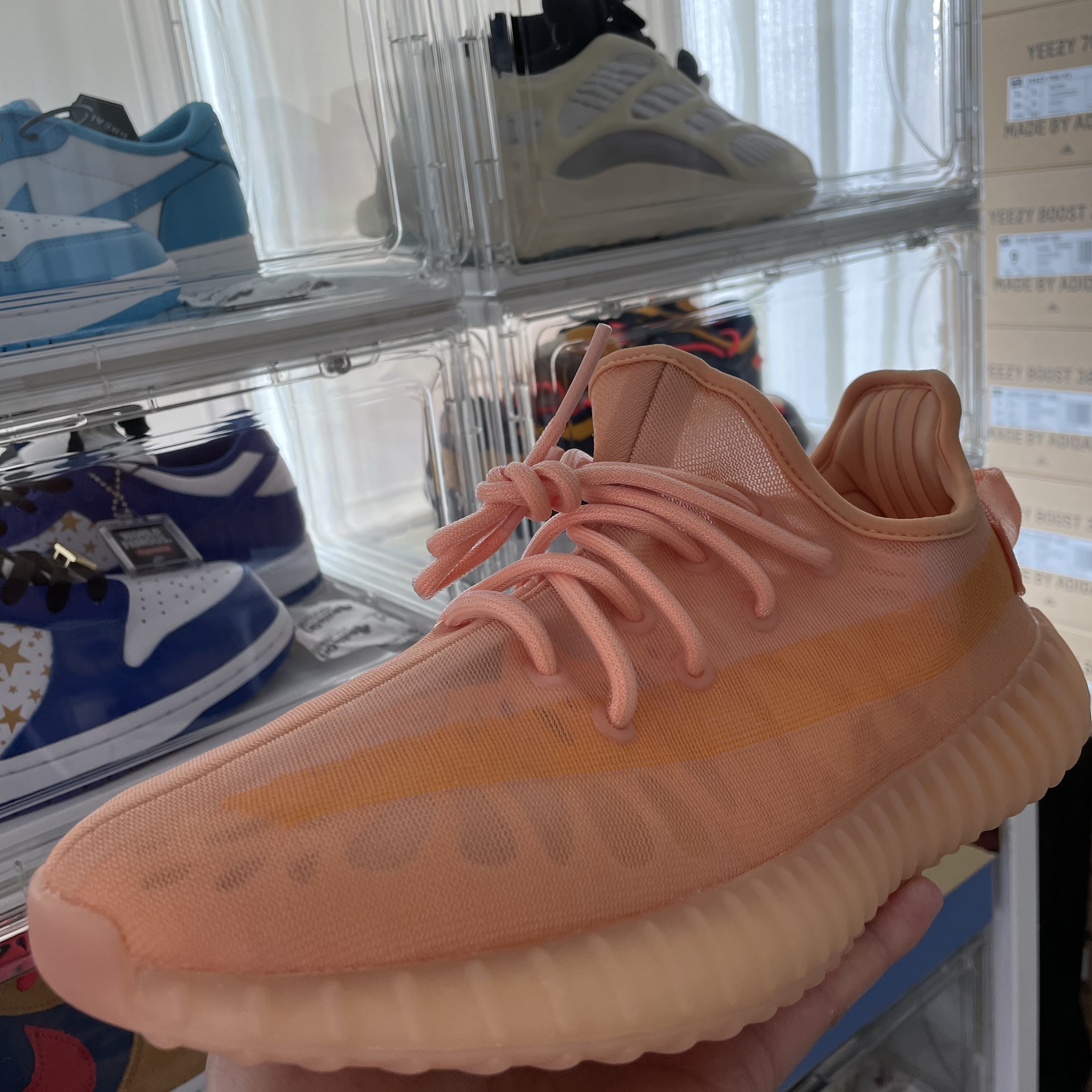 Adidas Yeezy Boost 350 V2 Mono Clay 착용 스타일 - 1