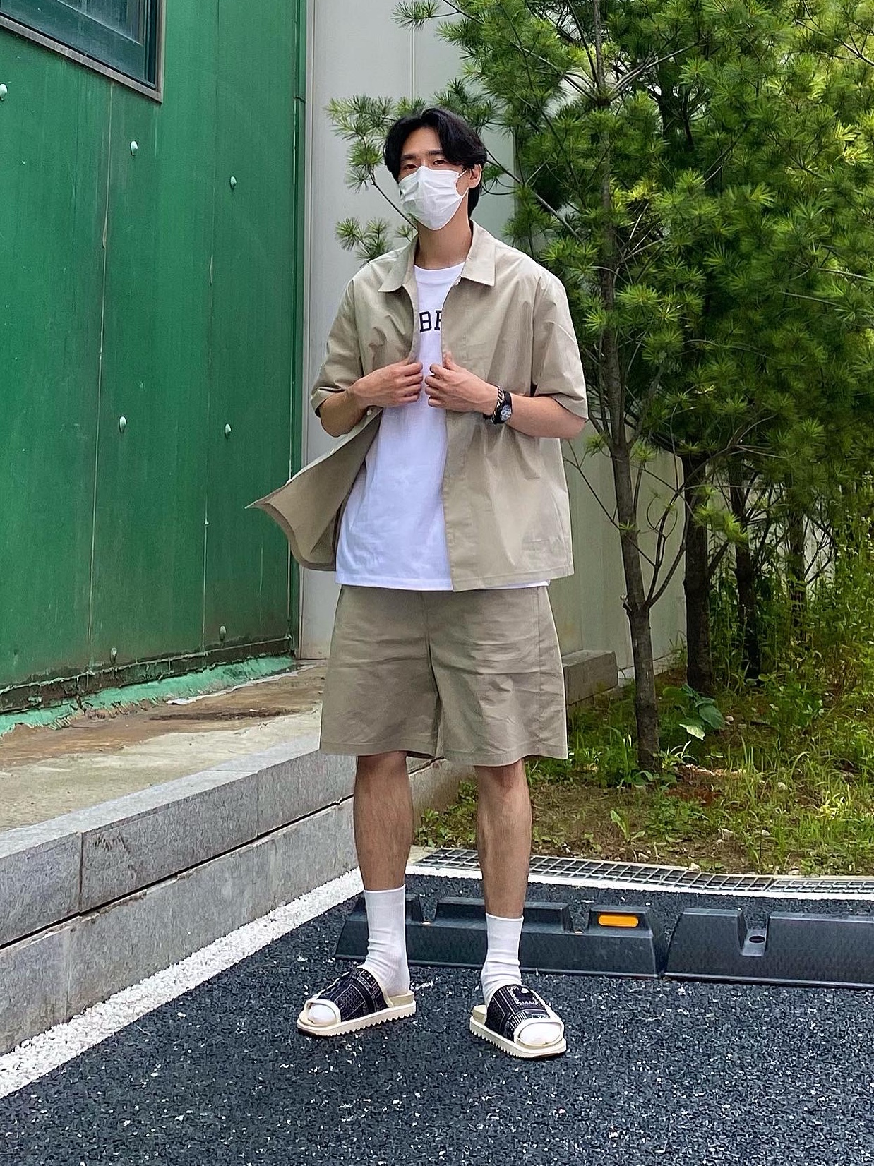 Nike Asuna Slide Pale Ivory Rattan 착용 스타일