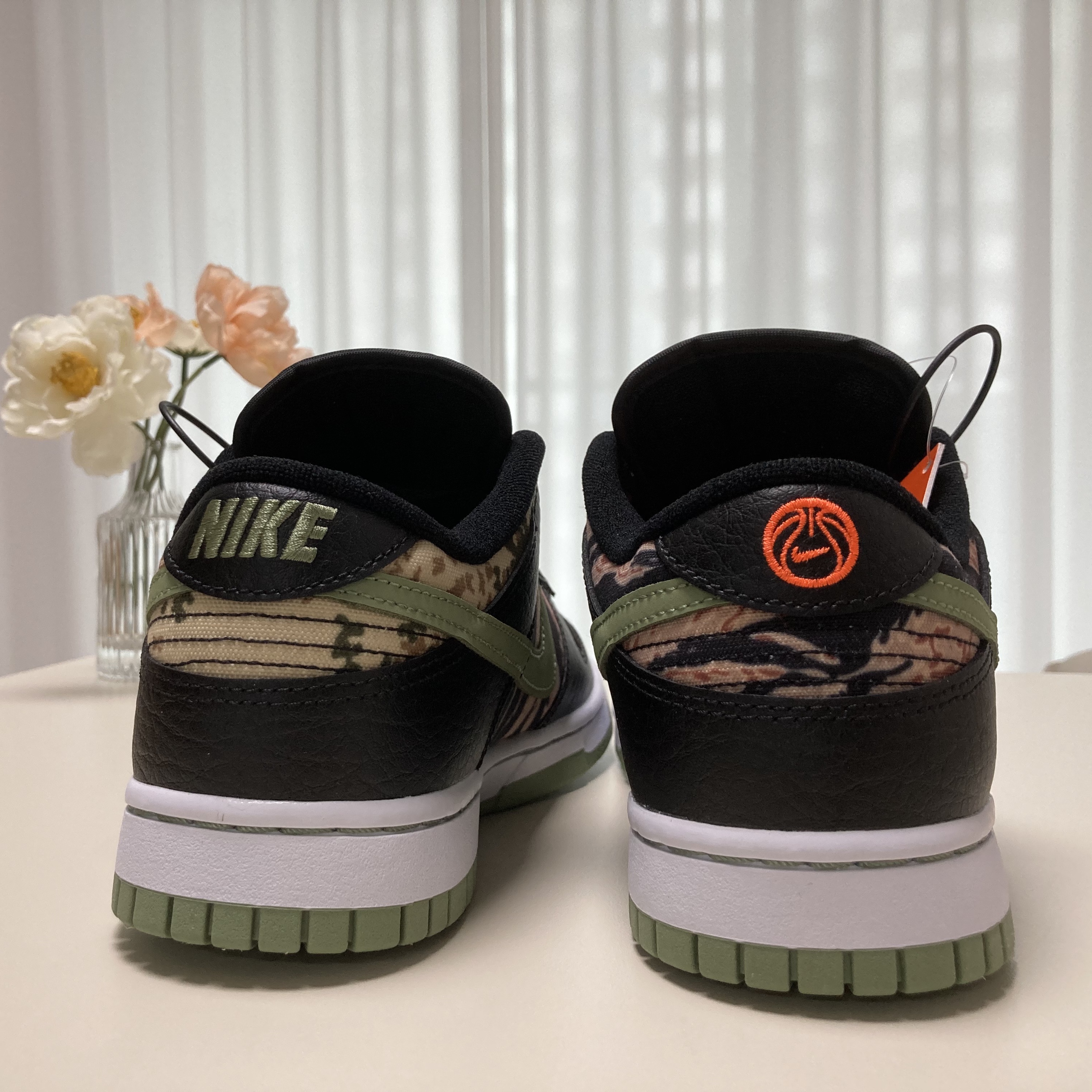 Nike Dunk Low SE Black Multi Camo 착용 스타일 - 3
