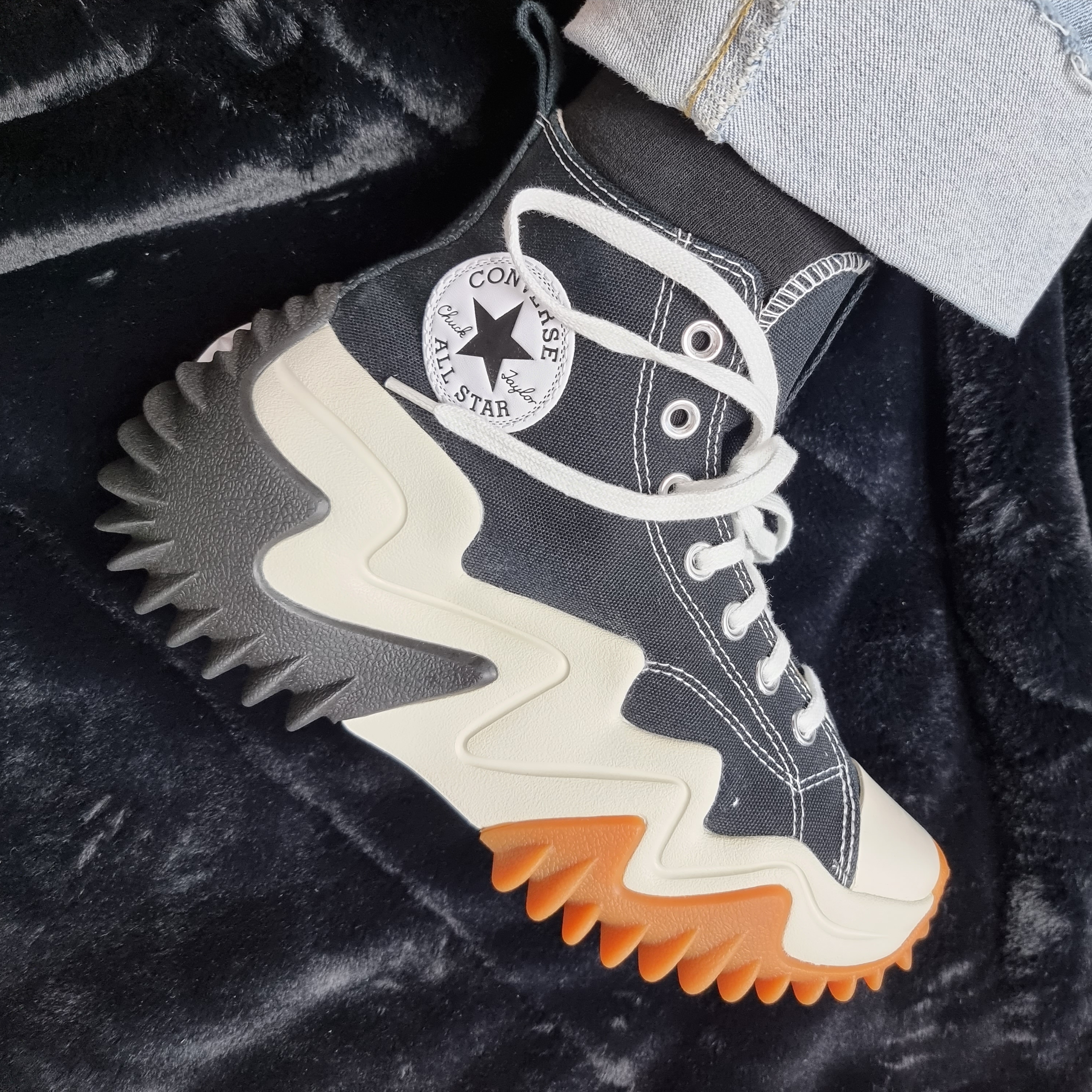 Converse Run Star Motion High Black, Converse Run Star Motion High White 착용 스타일 - 3