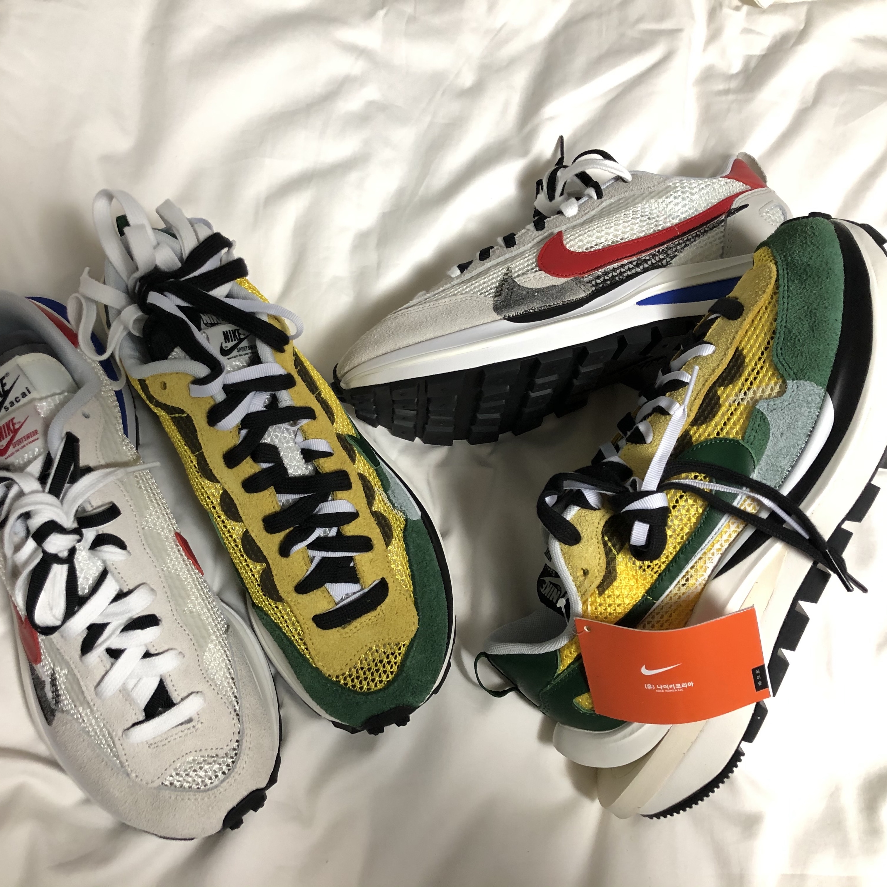 Nike x Sacai VaporWaffle Tour Yellow & Gorge Green Sail 착용 스타일