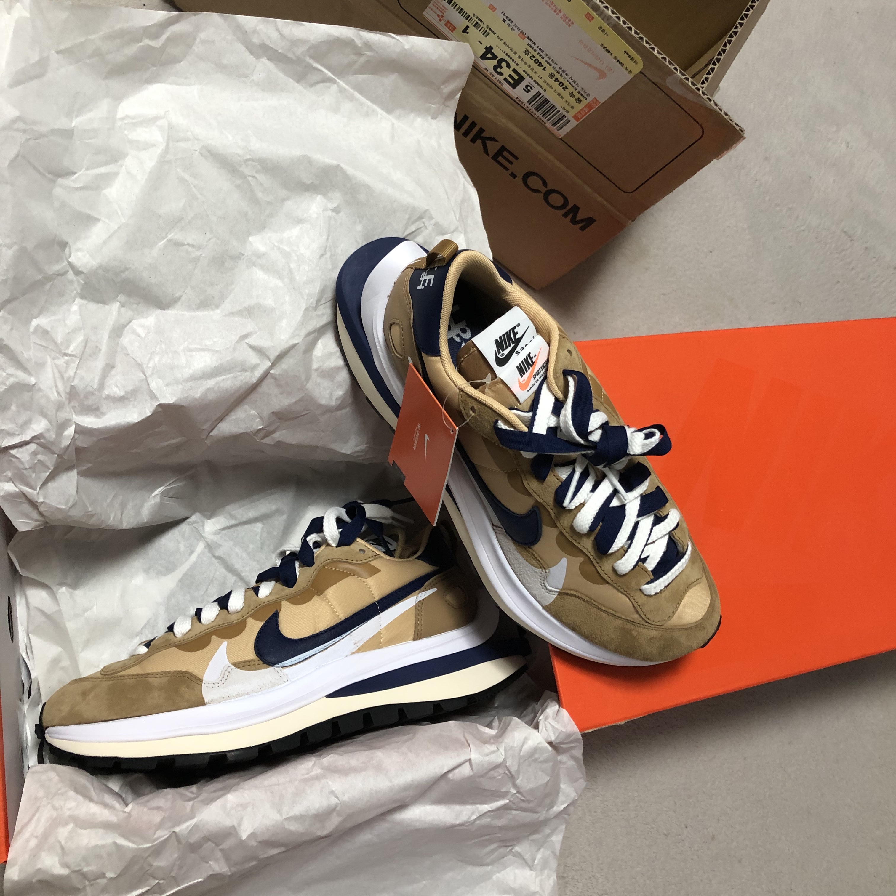 Nike x Sacai VaporWaffle Sesame and Blue Void 착용 스타일