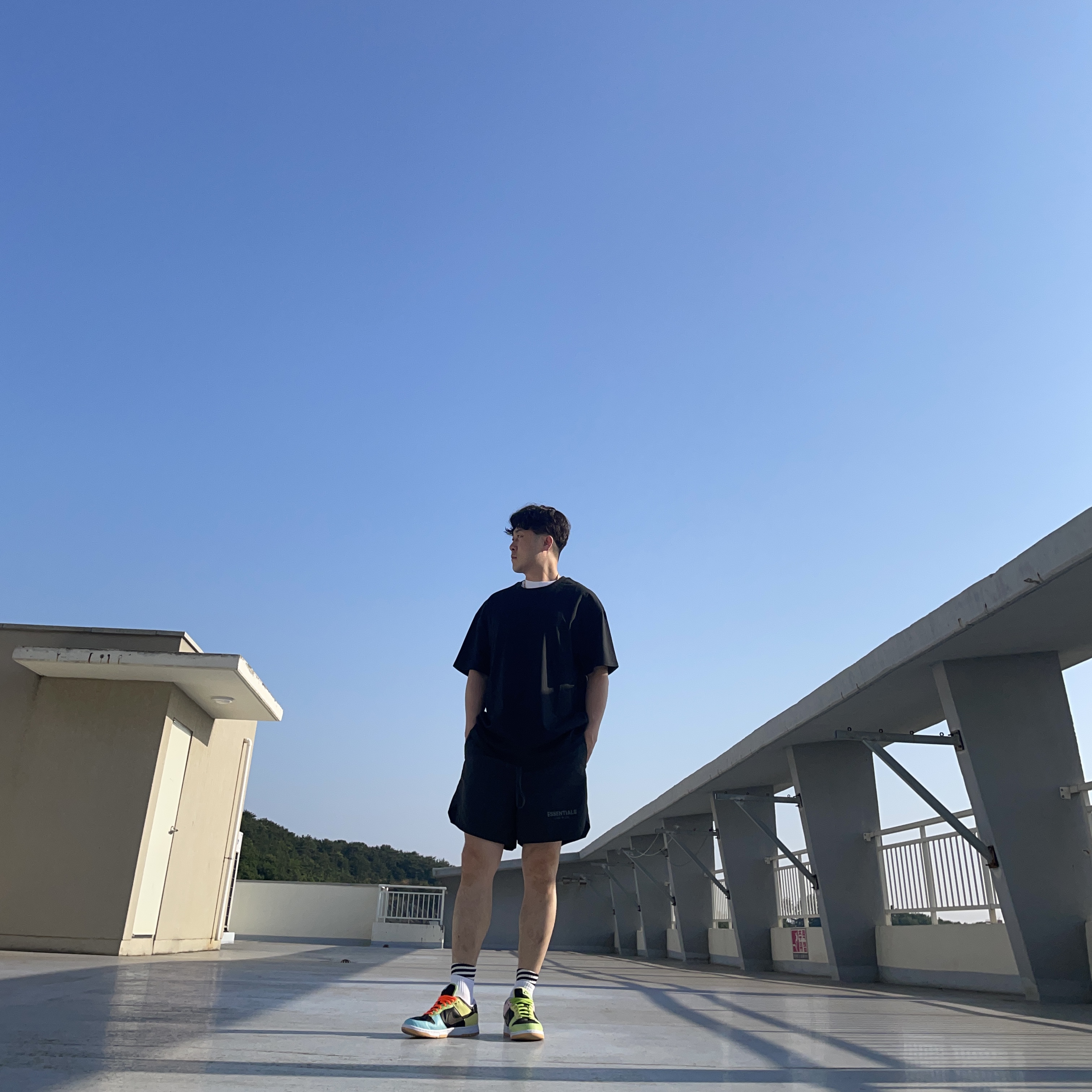 Essentials T-Shirt Black - 21SS, Essentials Volley Shorts Black - 21SS 착용 스타일 - 3