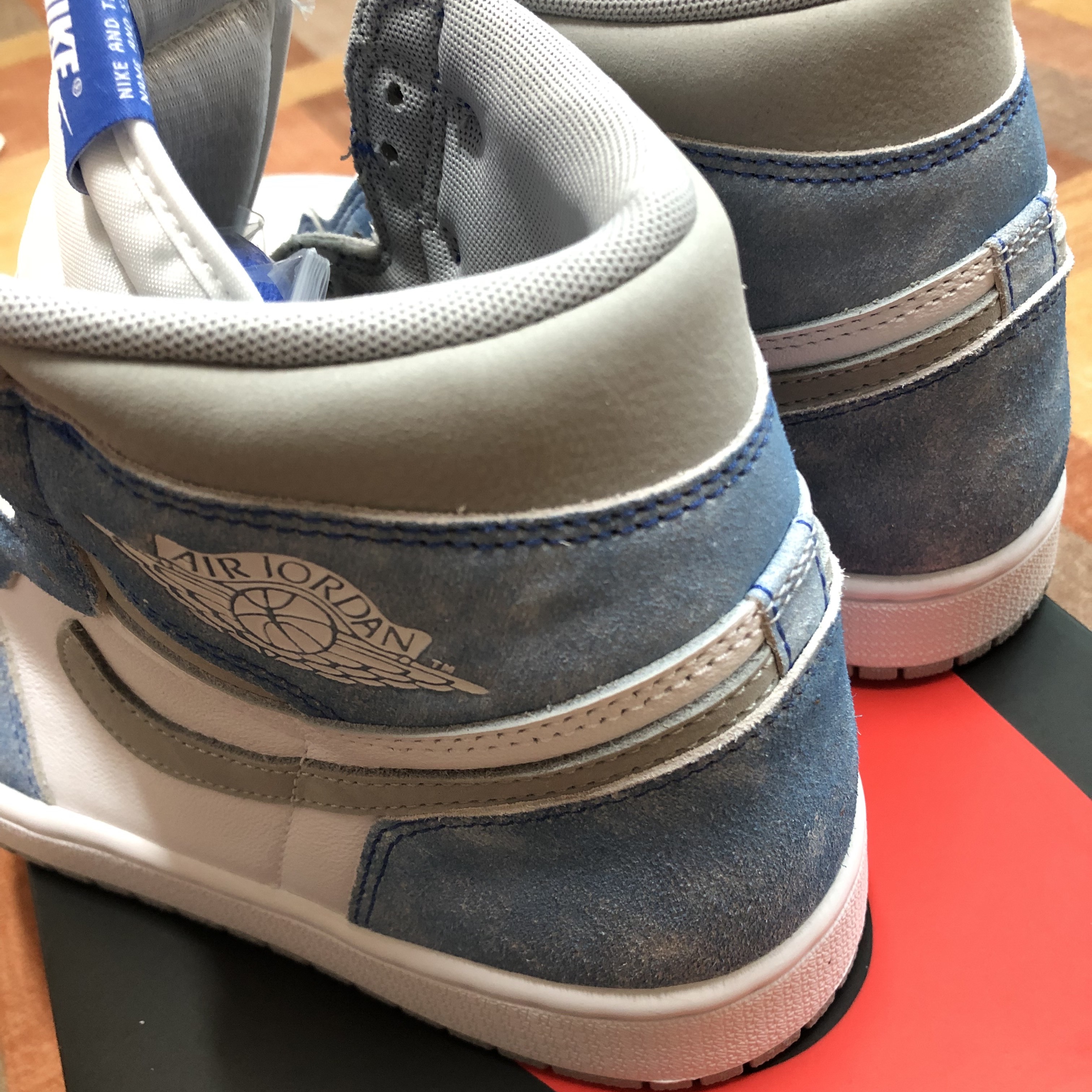 Jordan 1 Retro High OG Hyper Royal 착용 스타일 - 2