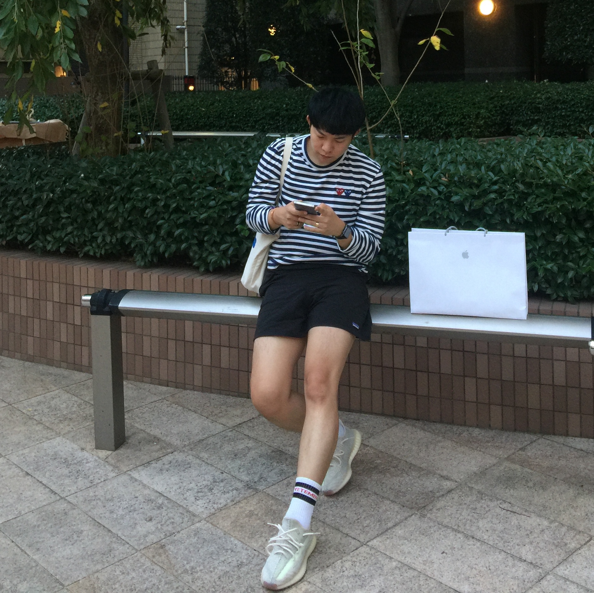 Adidas Yeezy Boost 350 V2 Citrin - Non-Reflective 착용 스타일