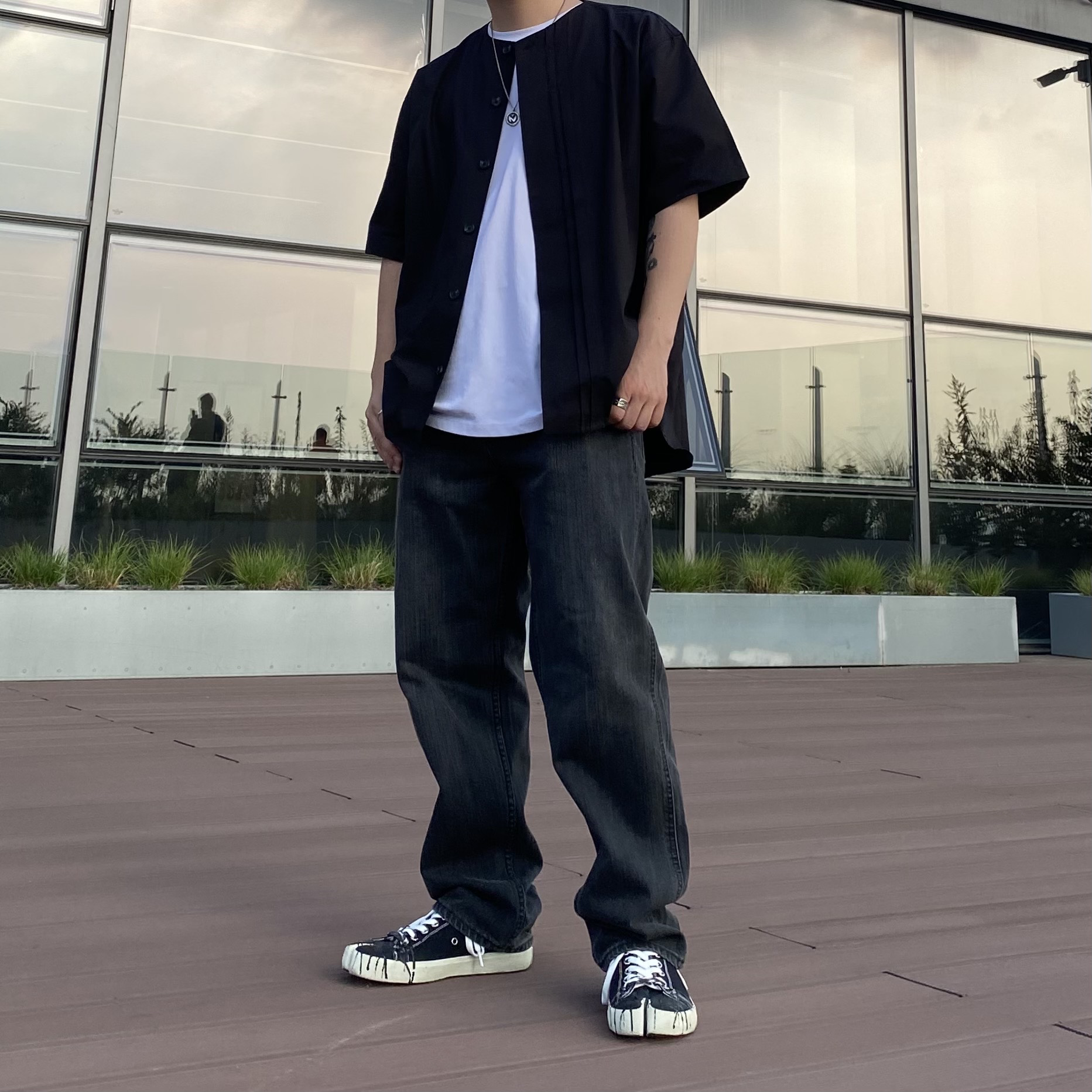 Maison Margiela Tabi Paint Drop Sneakers Black 착용 스타일