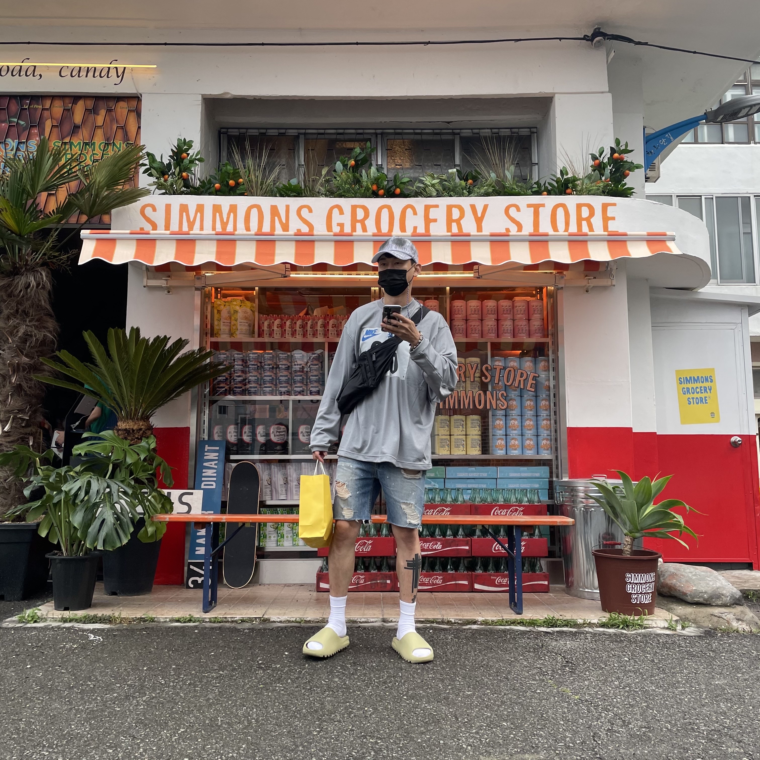 Adidas Yeezy Slide Resin 2021, Nike x Cactus Plant Flea Market L/S Jersey Grey - Asia 착용 스타일