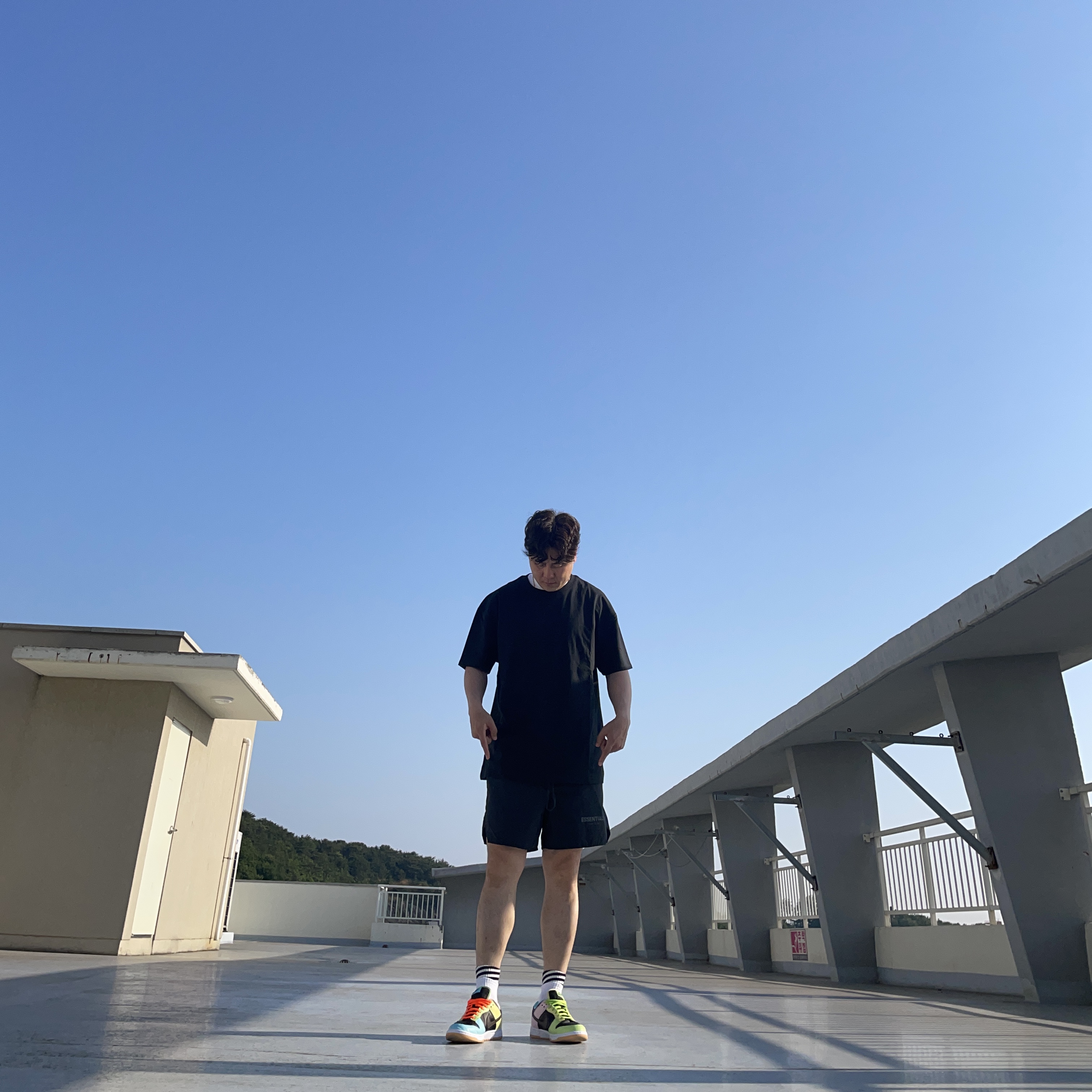 Essentials T-Shirt Black - 21SS, Essentials Volley Shorts Black - 21SS 착용 스타일 - 1
