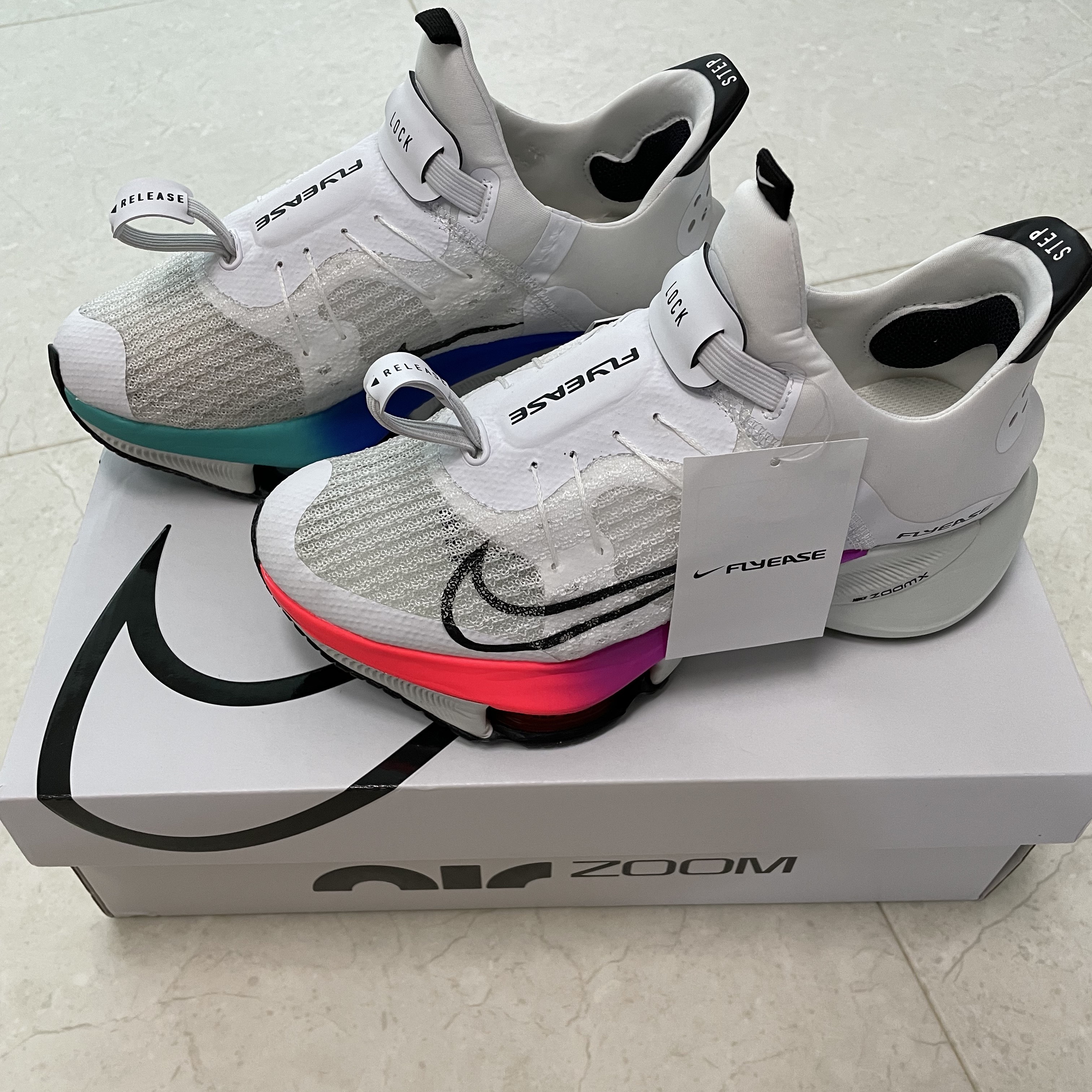 (W) Nike Air Zoom Tempo Next% FlyEase White Multi 착용 스타일