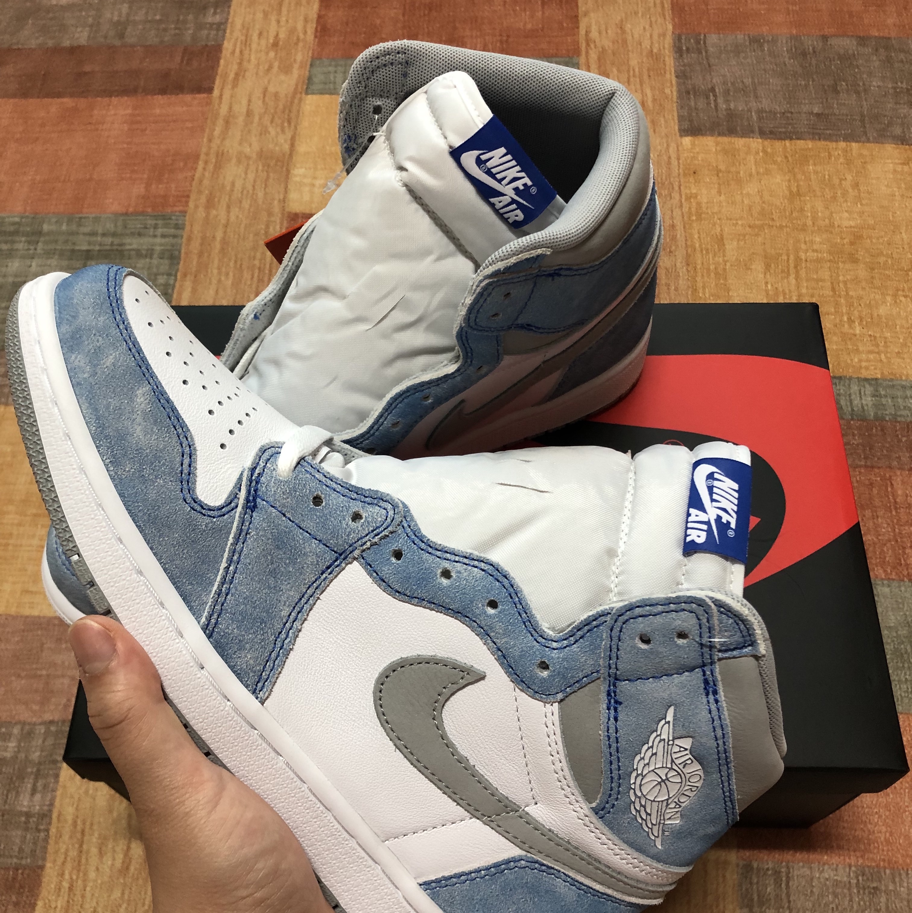 Jordan 1 Retro High OG Hyper Royal 착용 스타일 - 3