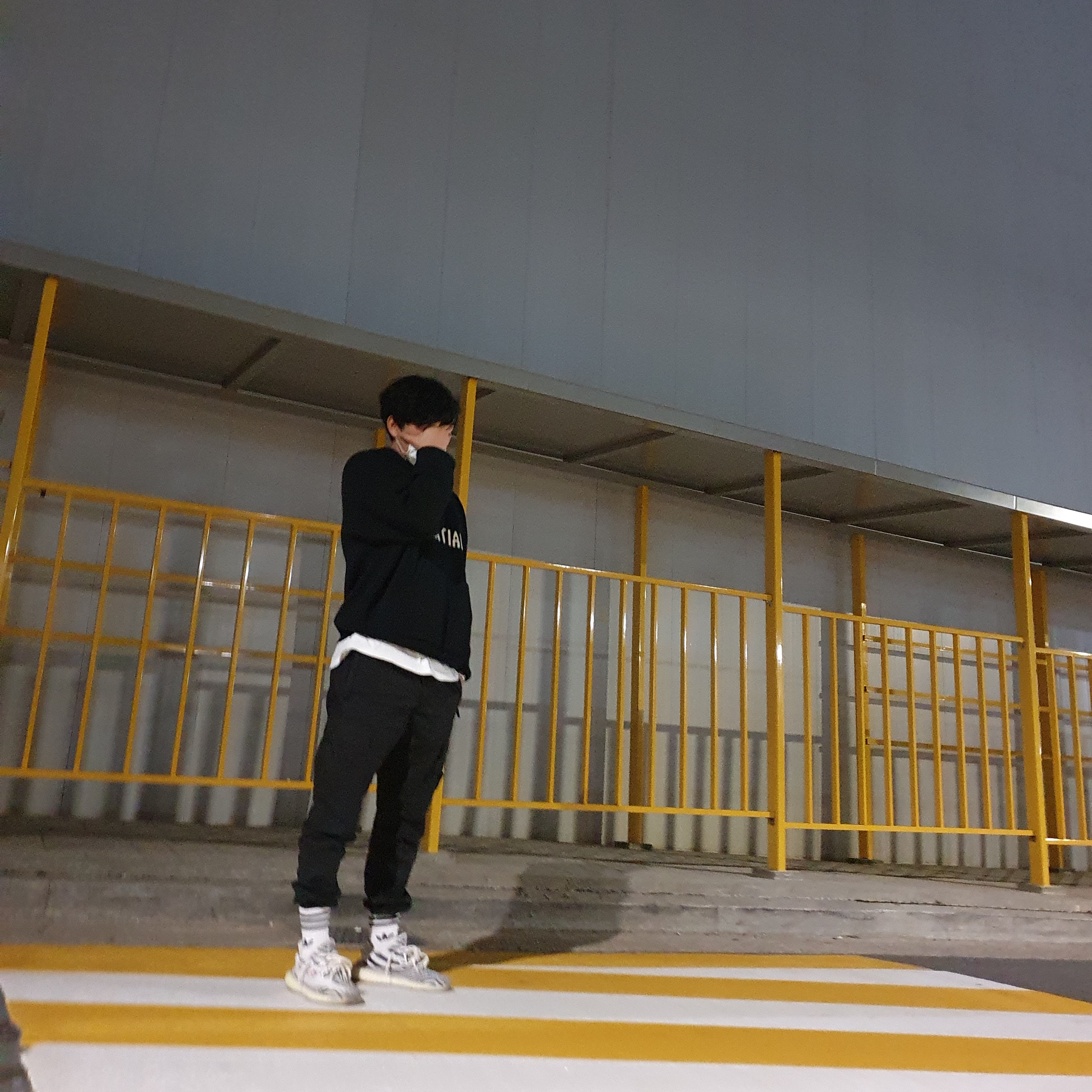 Essentials Knit Hoodie Black - 20FW, Stone Island 31303 Cargo Pants Black - 21SS 착용 스타일