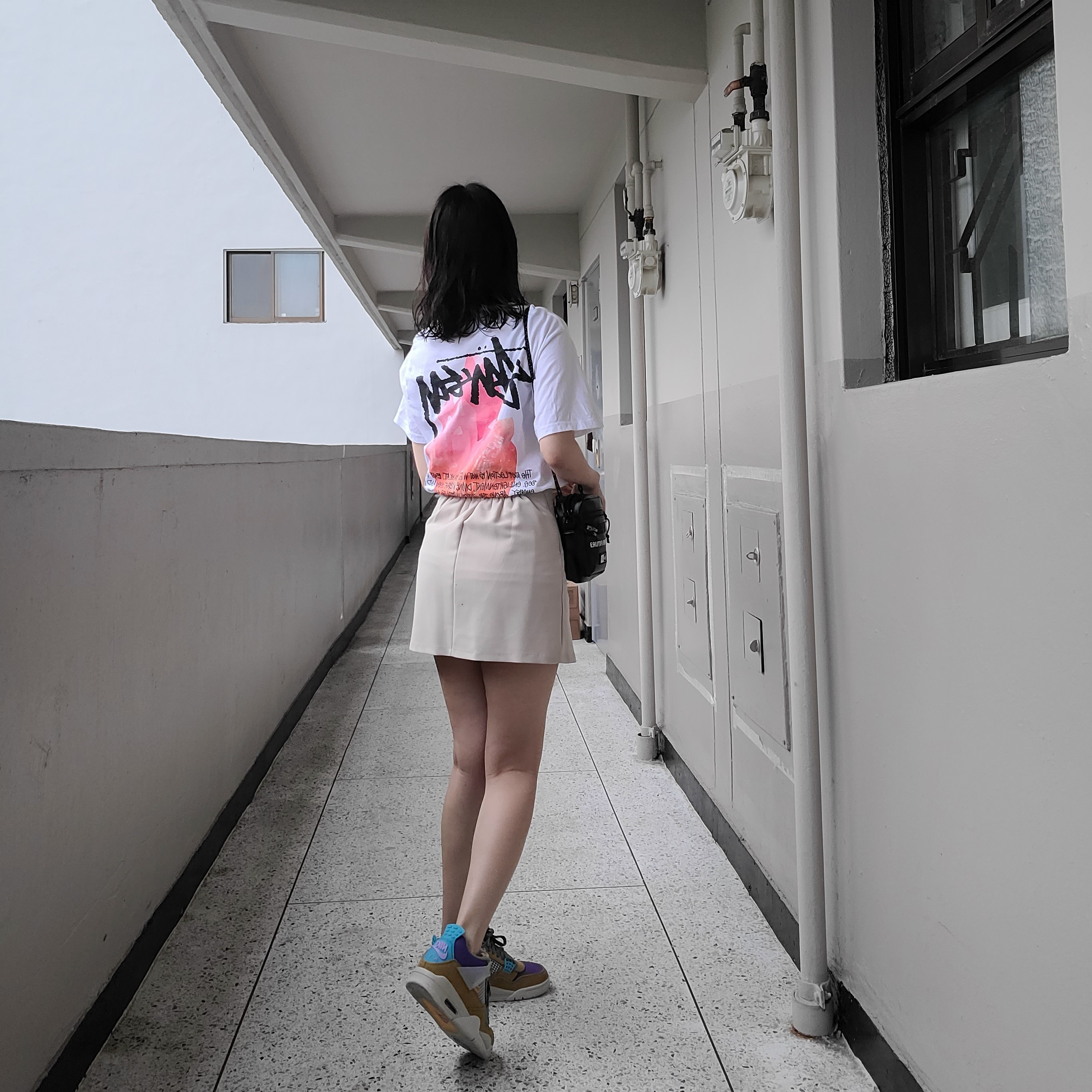 Jordan 4 x Union Retro SP Desert Moss, Stussy Reflection T-Shirt White 착용 스타일