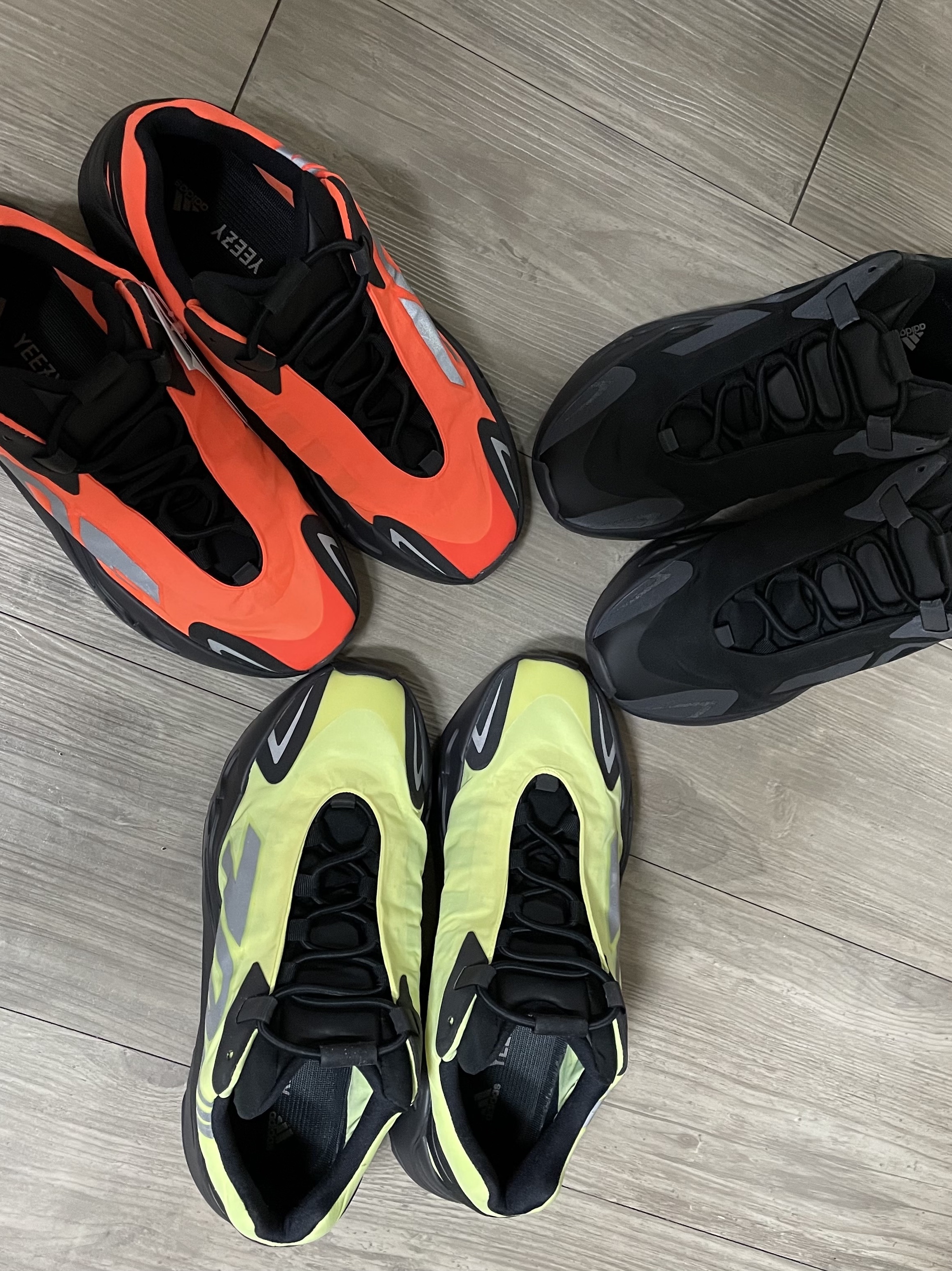 Adidas Yeezy Boost 700 V2 Cream, Adidas Yeezy Boost 700 V2 Static 2018 착용 스타일 - 5