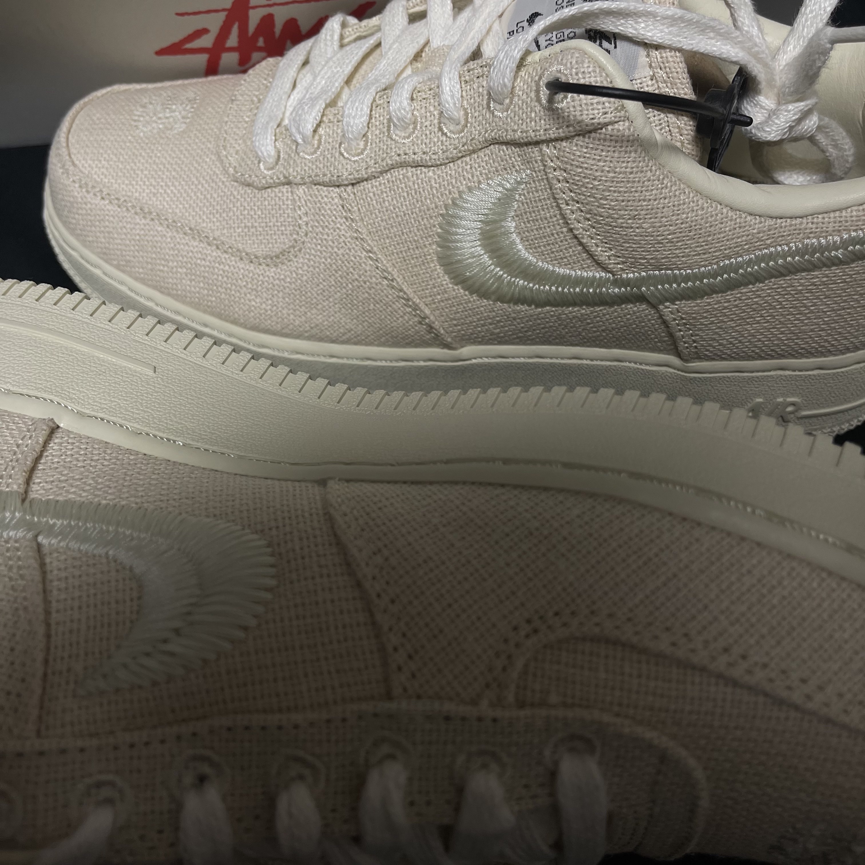 Nike x Stussy Air Force 1 Low Fossil 착용 스타일 - 2