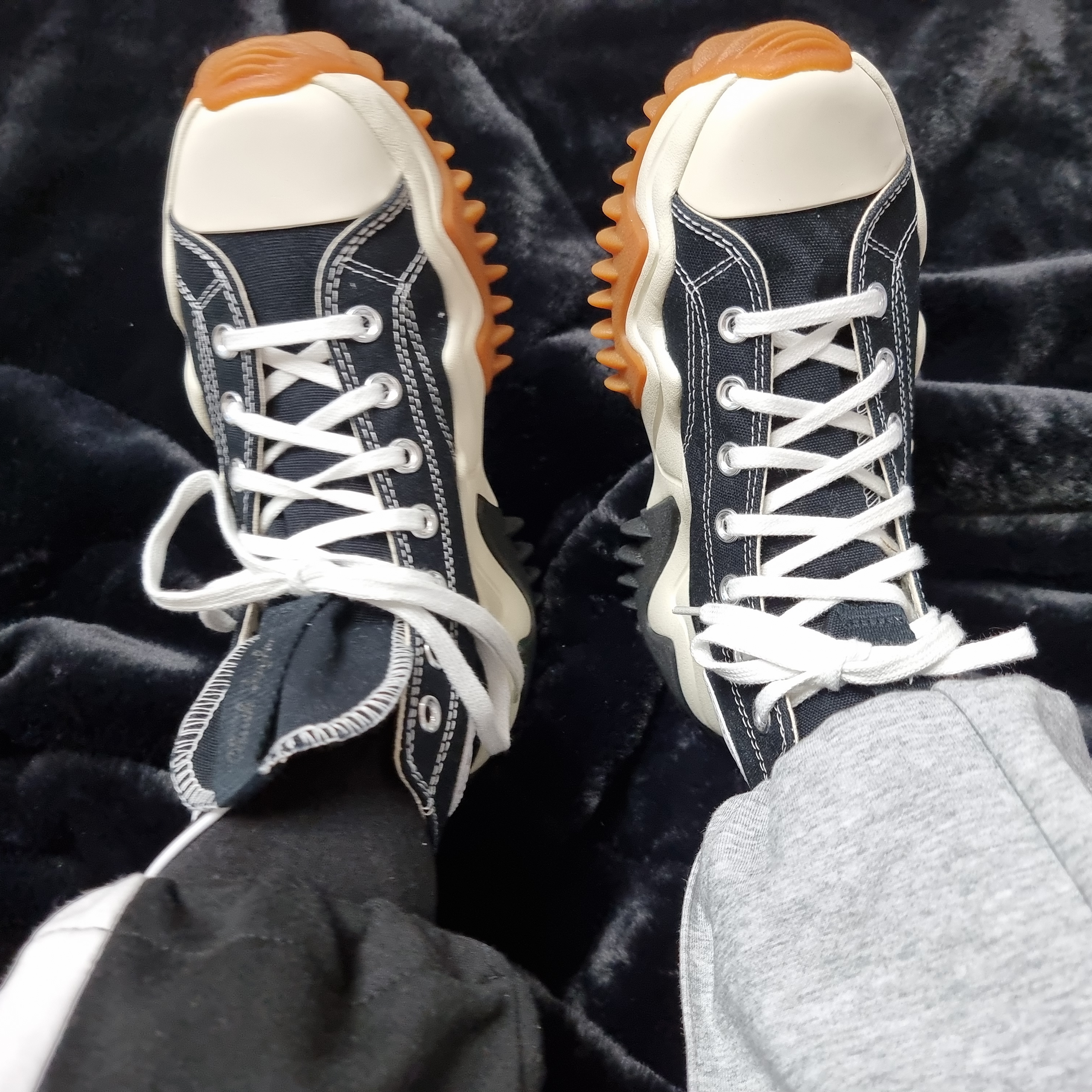 Converse Run Star Motion High Black, Converse Run Star Motion High White 착용 스타일 - 2