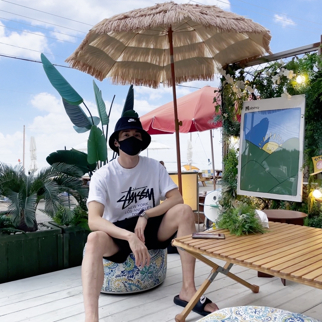 Stussy World Tour T-Shirt White, Nike x Stussy Benassi Slide Off Noir 착용 스타일 - 2