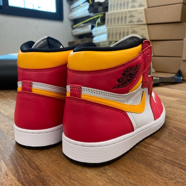 Jordan 1 Retro High OG Light Fusion Red 착용 스타일 - 4